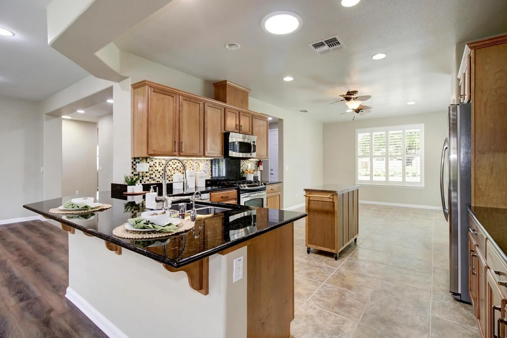 Property Slideshow image 13 of 69 | 9644 oakham way, Elk Grove, CA, 95757
