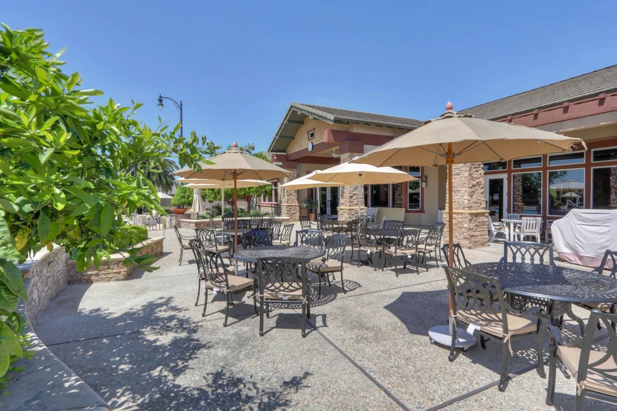 Property Slideshow image 60 of 69 | 9644 oakham way, Elk Grove, CA, 95757