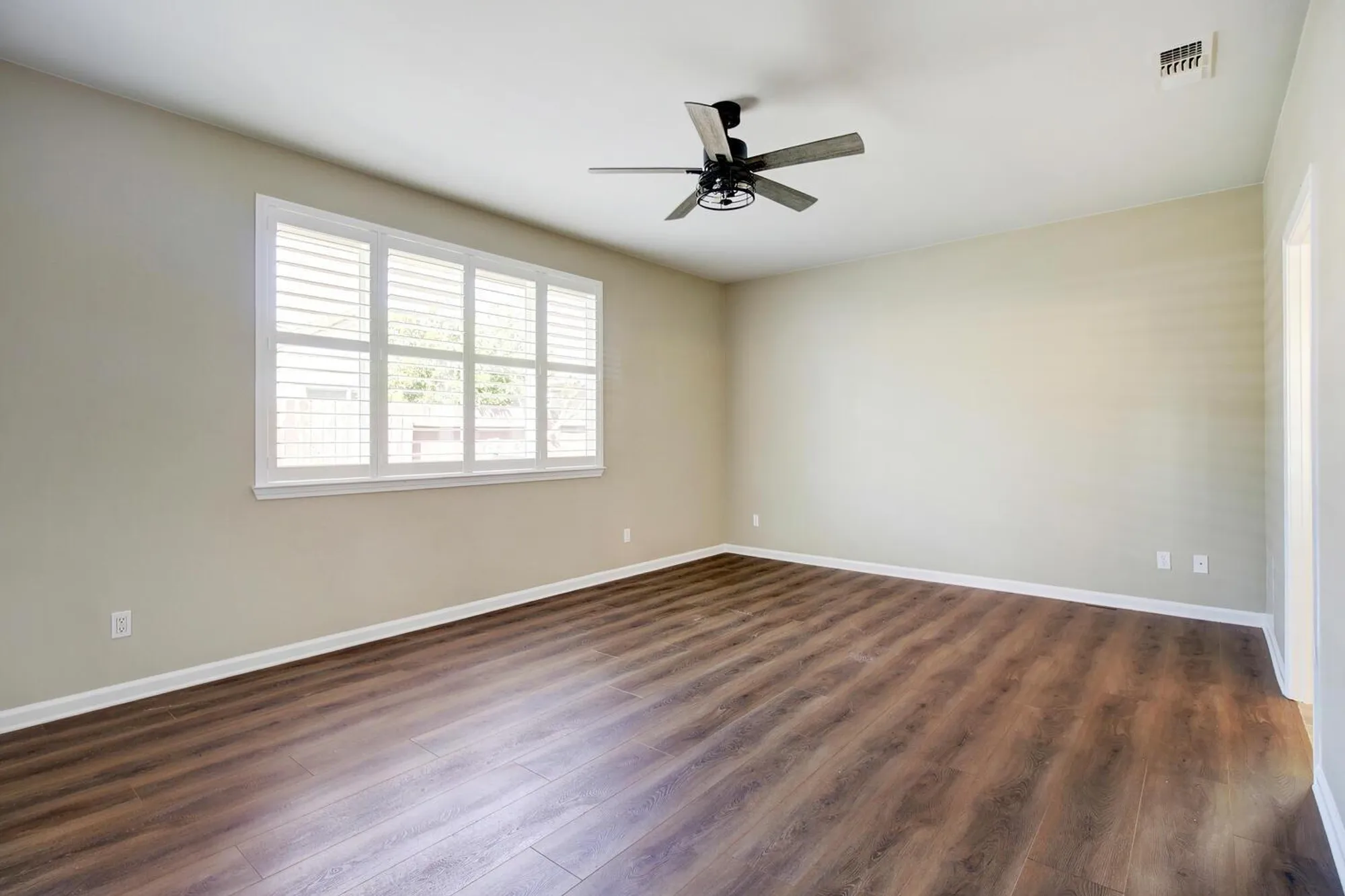 Property Slideshow image 29 of 69 | 9644 oakham way, Elk Grove, CA, 95757