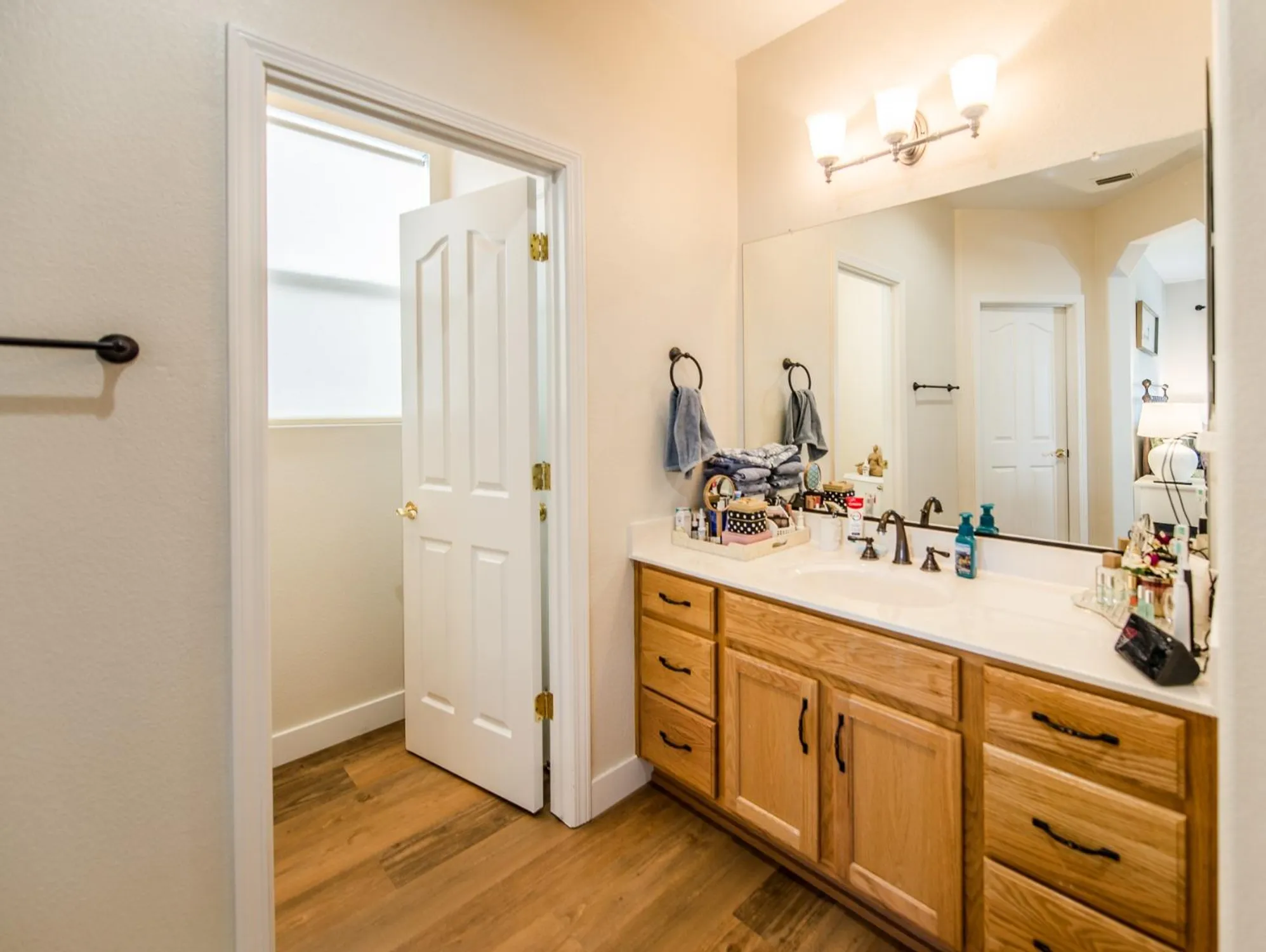 Property Slideshow image 19 of 27 | 12 wharfdale pl, Sacramento, CA, 95835