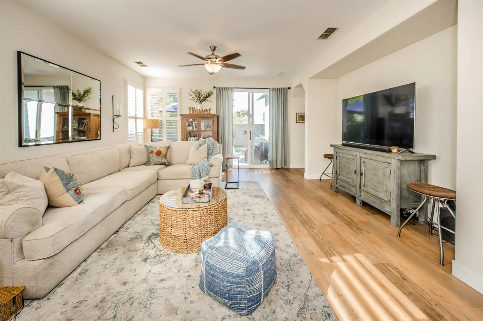 Property Slideshow image 13 of 27 | 12 wharfdale pl, Sacramento, CA, 95835