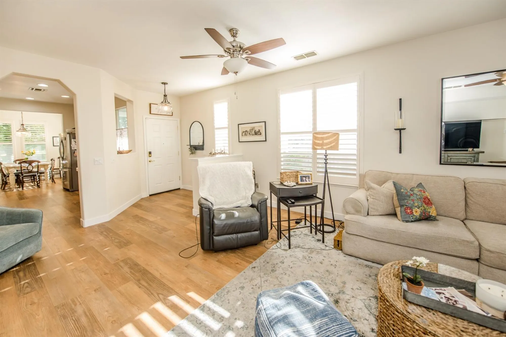 Property Slideshow image 12 of 27 | 12 wharfdale pl, Sacramento, CA, 95835