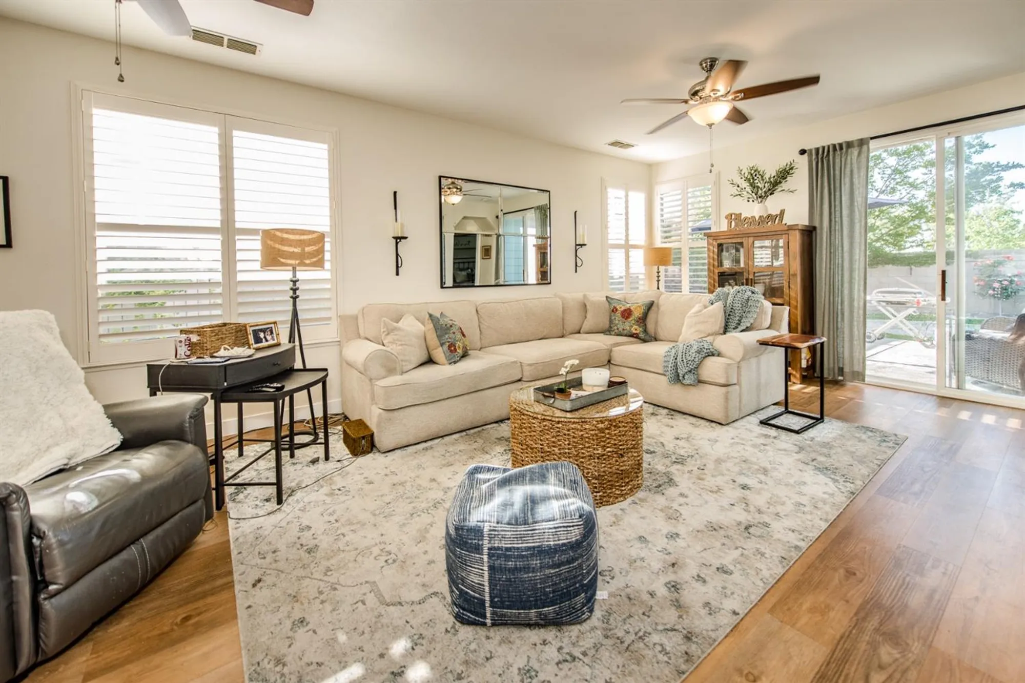 Property Slideshow image 14 of 27 | 12 wharfdale pl, Sacramento, CA, 95835