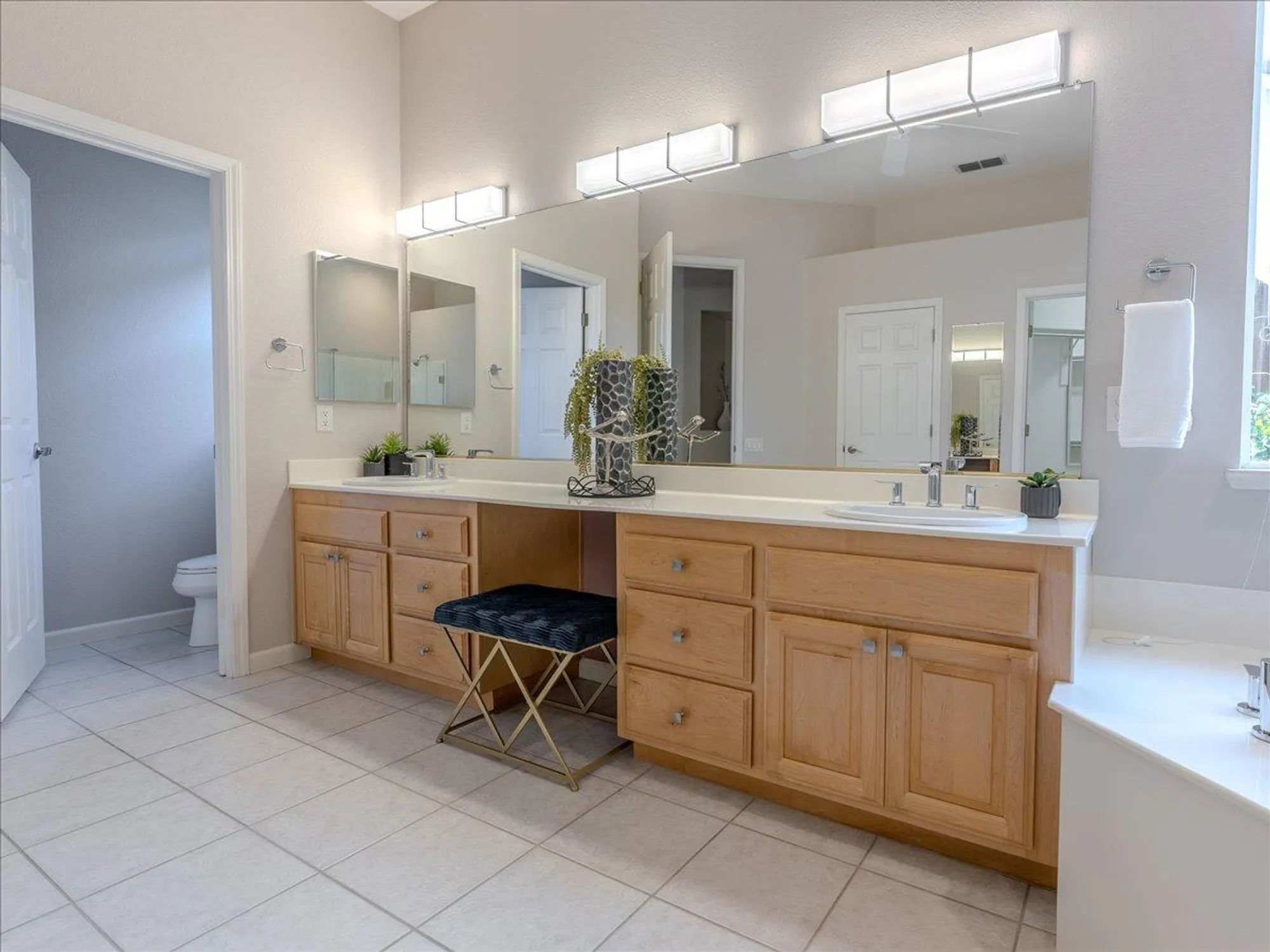 Property Slideshow image 24 of 41 | 4127 tahoe vista dr, Rocklin, CA, 95765