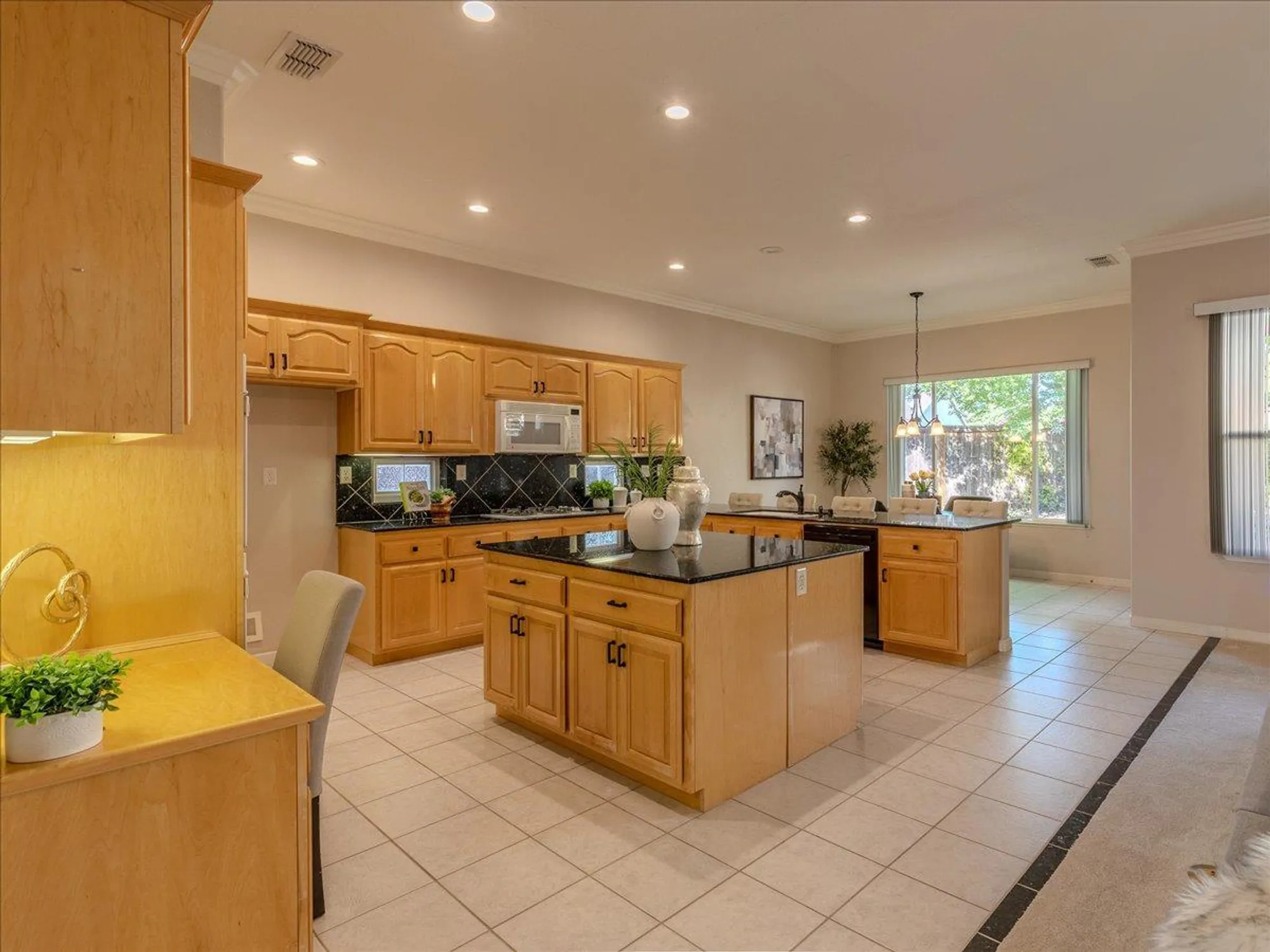 Property Slideshow image 25 of 41 | 4127 tahoe vista dr, Rocklin, CA, 95765