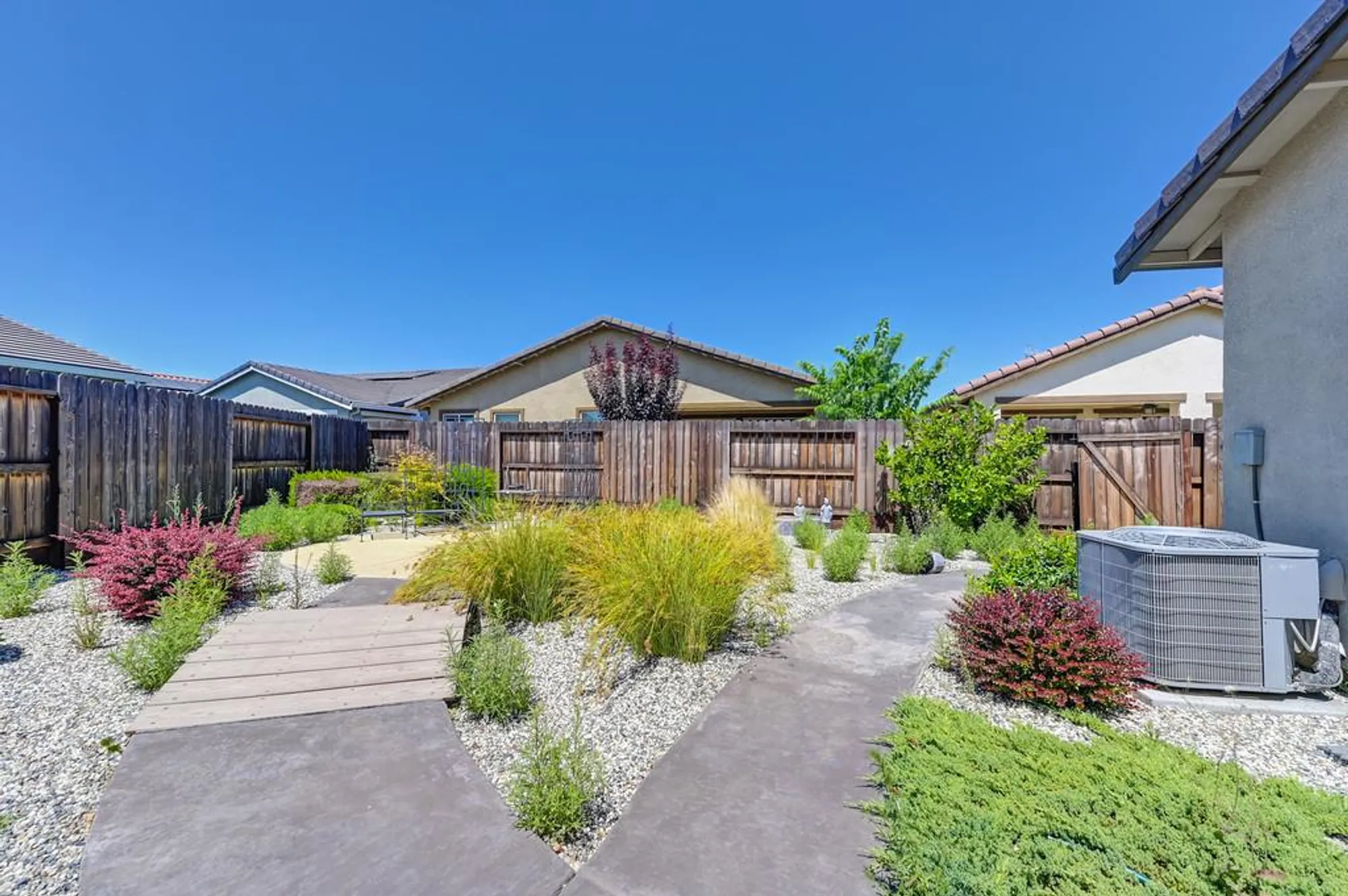 Property Slideshow image 33 of 48 | 7414 sun rose way, Sacramento, CA, 95829