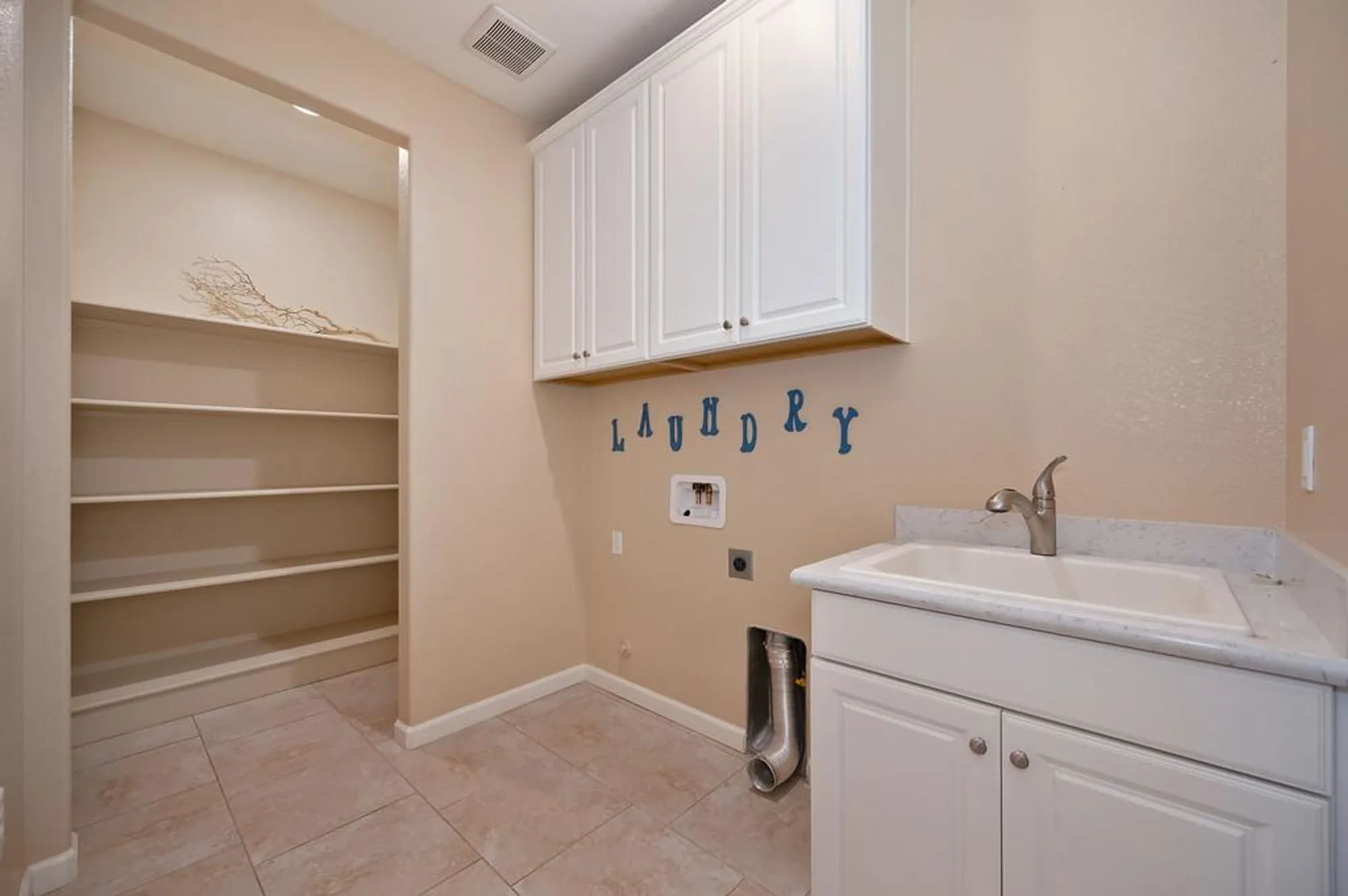 Property Slideshow image 19 of 48 | 7414 sun rose way, Sacramento, CA, 95829