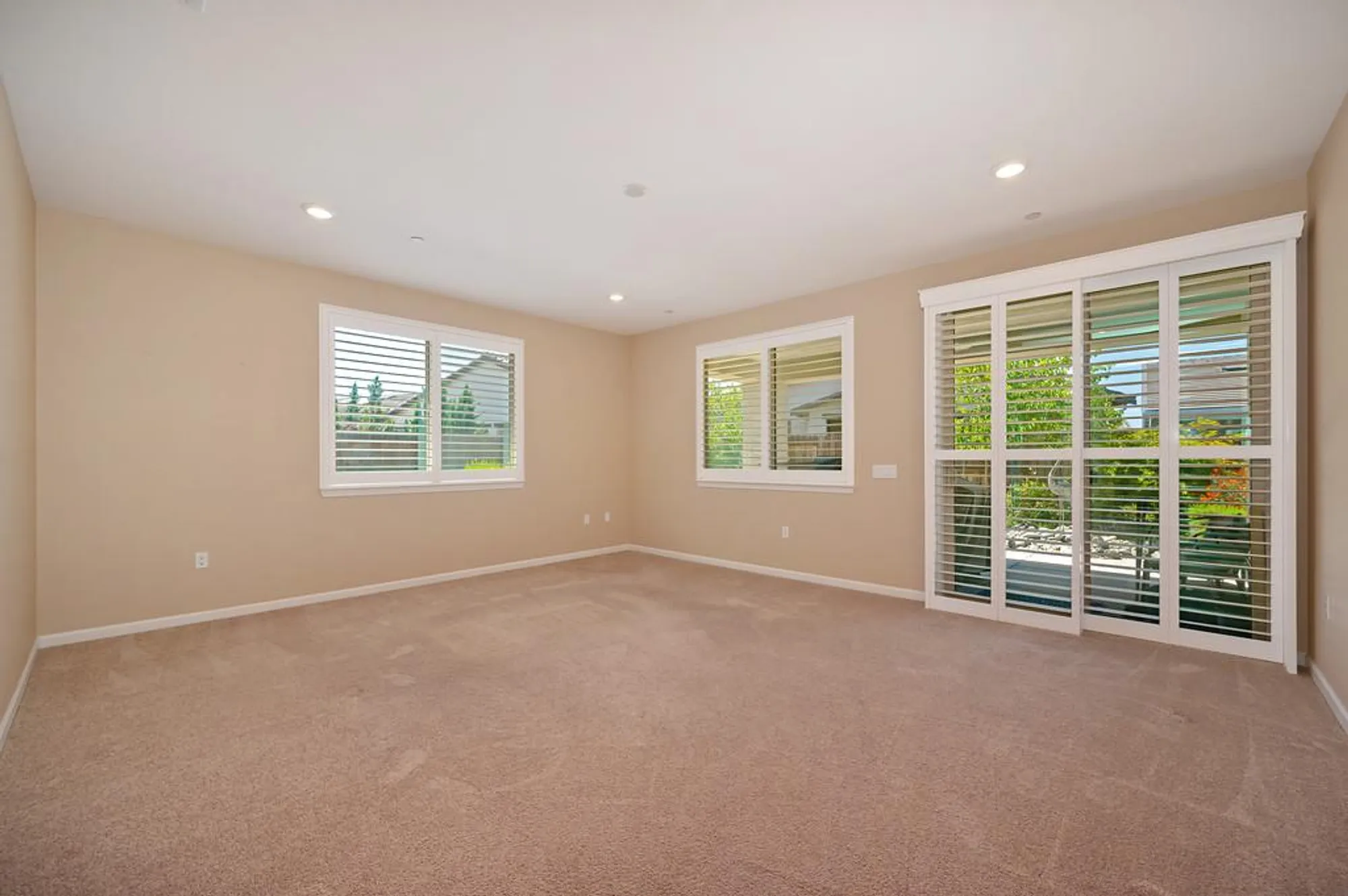 Property Slideshow image 12 of 48 | 7414 sun rose way, Sacramento, CA, 95829