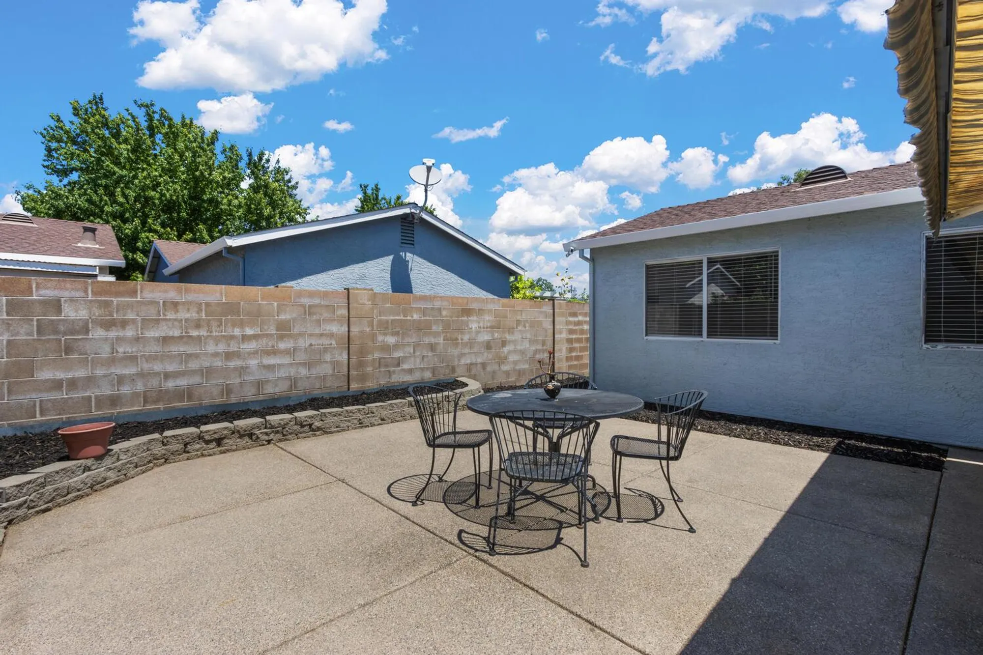 Property Slideshow image 23 of 41 | 7313 sunshire ln, Sacramento, CA, 95828