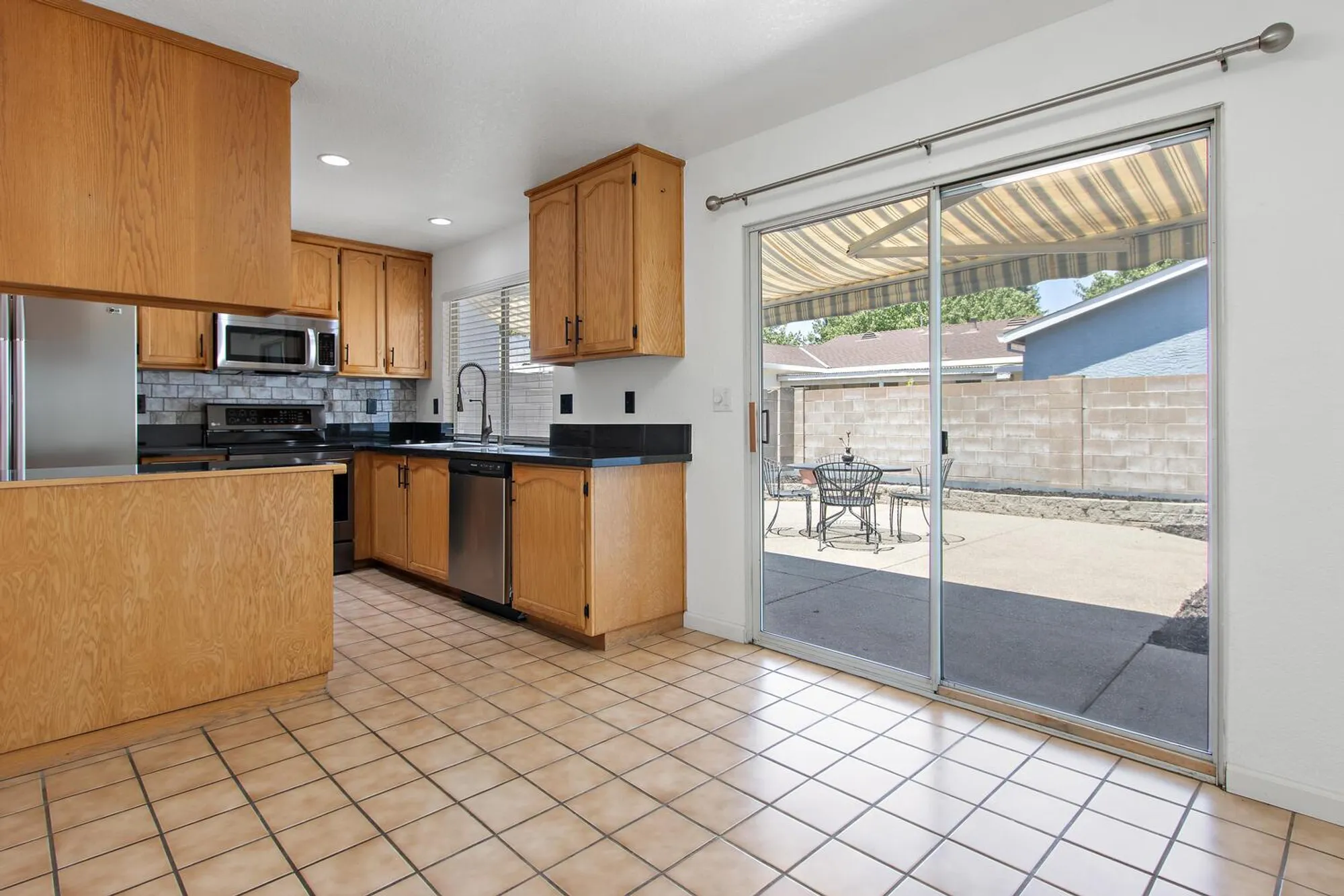 Property Slideshow image 7 of 41 | 7313 sunshire ln, Sacramento, CA, 95828