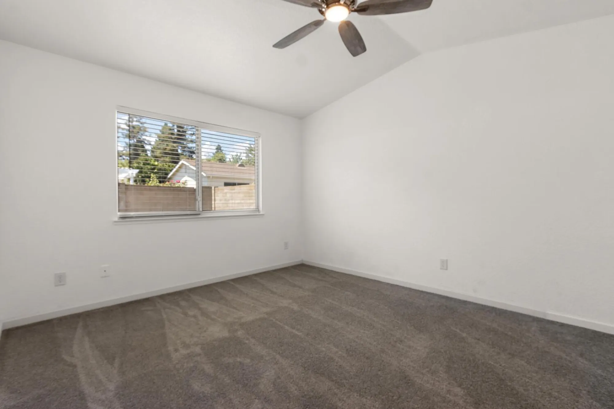 Property Slideshow image 13 of 41 | 7313 sunshire ln, Sacramento, CA, 95828