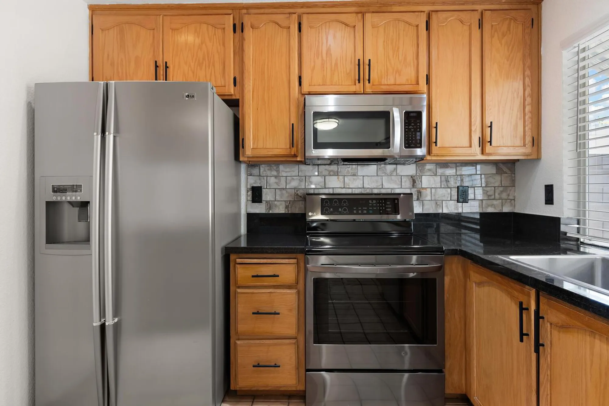 Property Slideshow image 9 of 41 | 7313 sunshire ln, Sacramento, CA, 95828