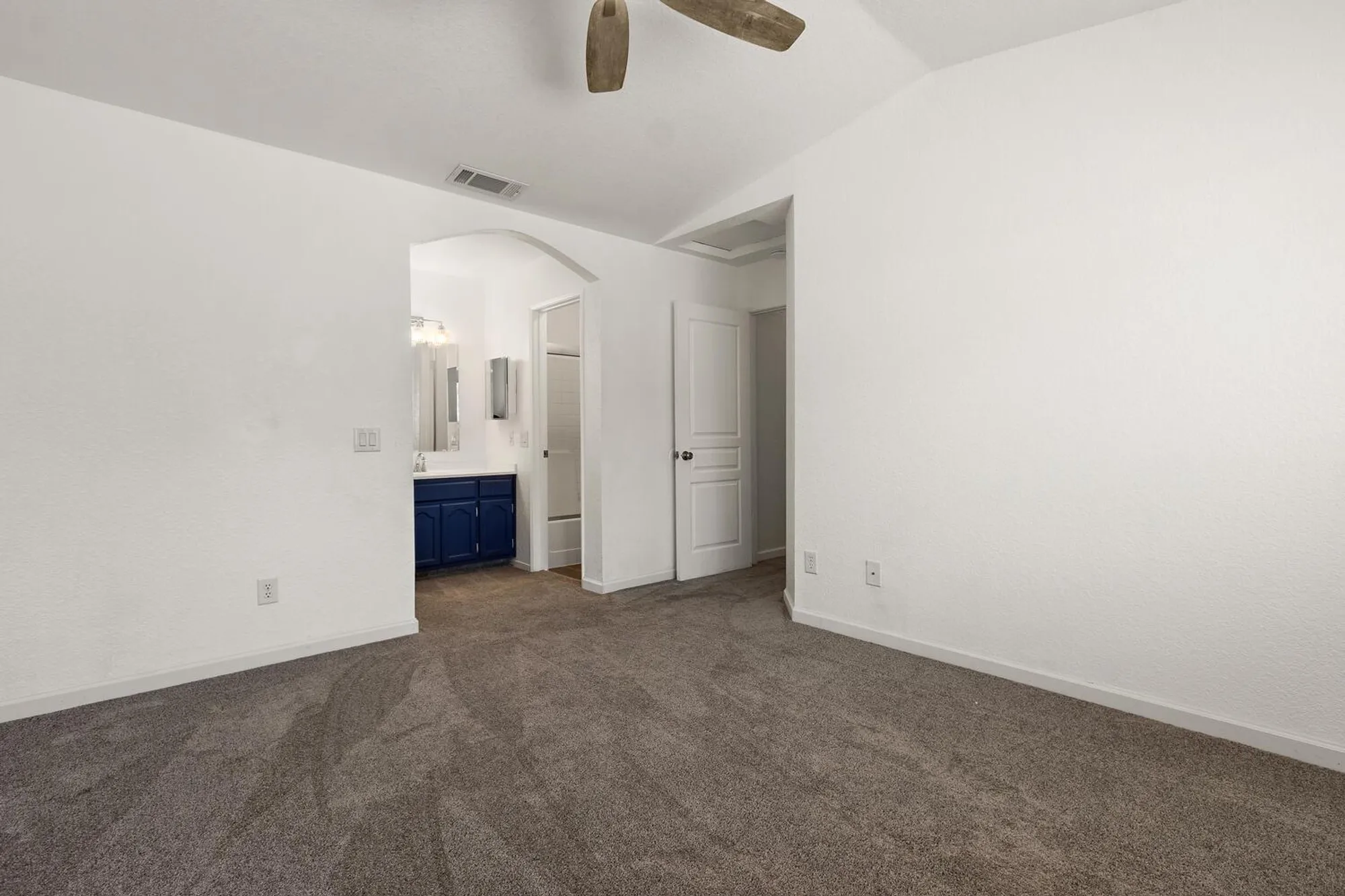 Property Slideshow image 15 of 41 | 7313 sunshire ln, Sacramento, CA, 95828