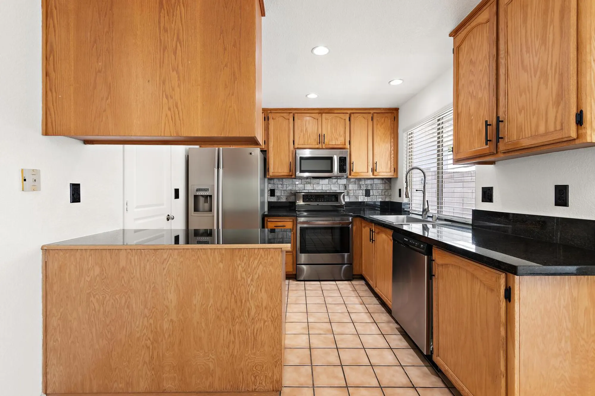 Property Slideshow image 8 of 41 | 7313 sunshire ln, Sacramento, CA, 95828