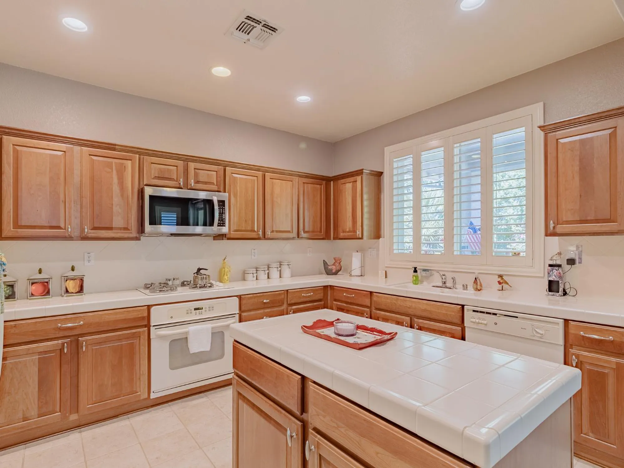 Property Slideshow image 5 of 18 | 1028 wagon wheel ln, Lincoln, CA, 95648