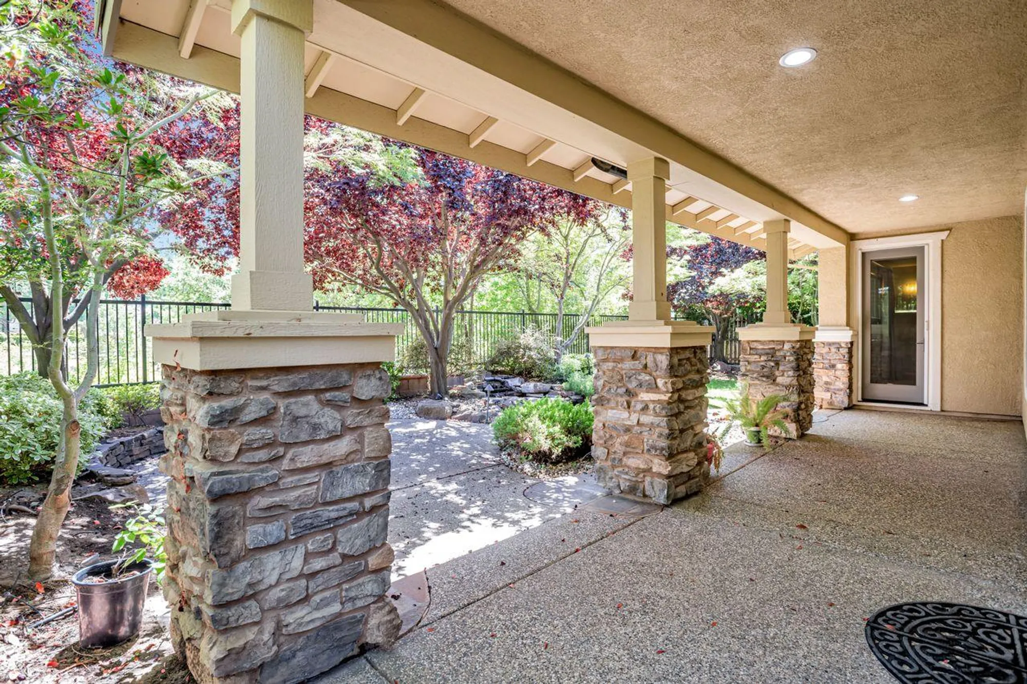 Property Slideshow image 27 of 37 | 7628 chatsworth cir, Elk Grove, CA, 95757