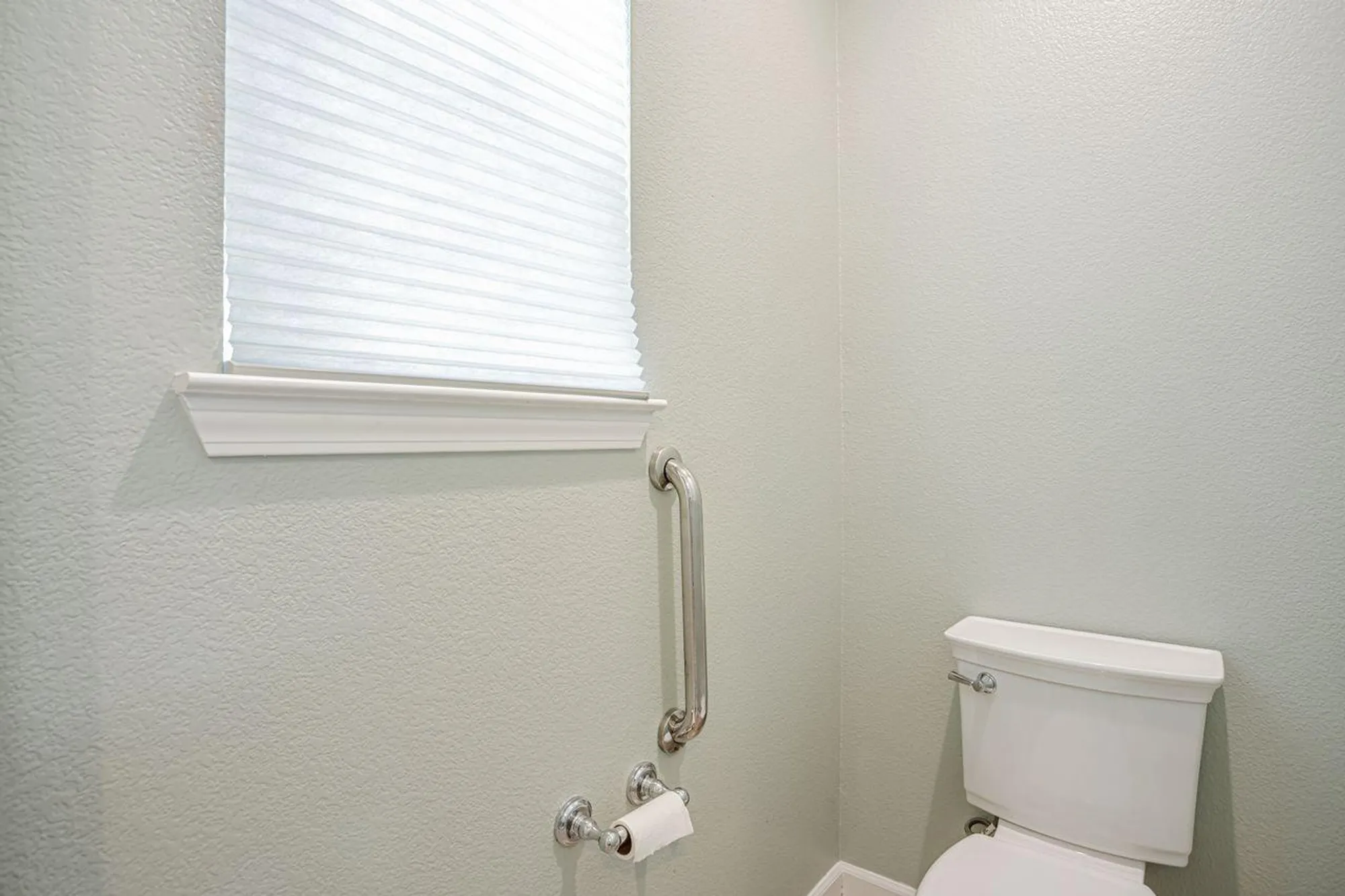 Property Slideshow image 15 of 37 | 7628 chatsworth cir, Elk Grove, CA, 95757