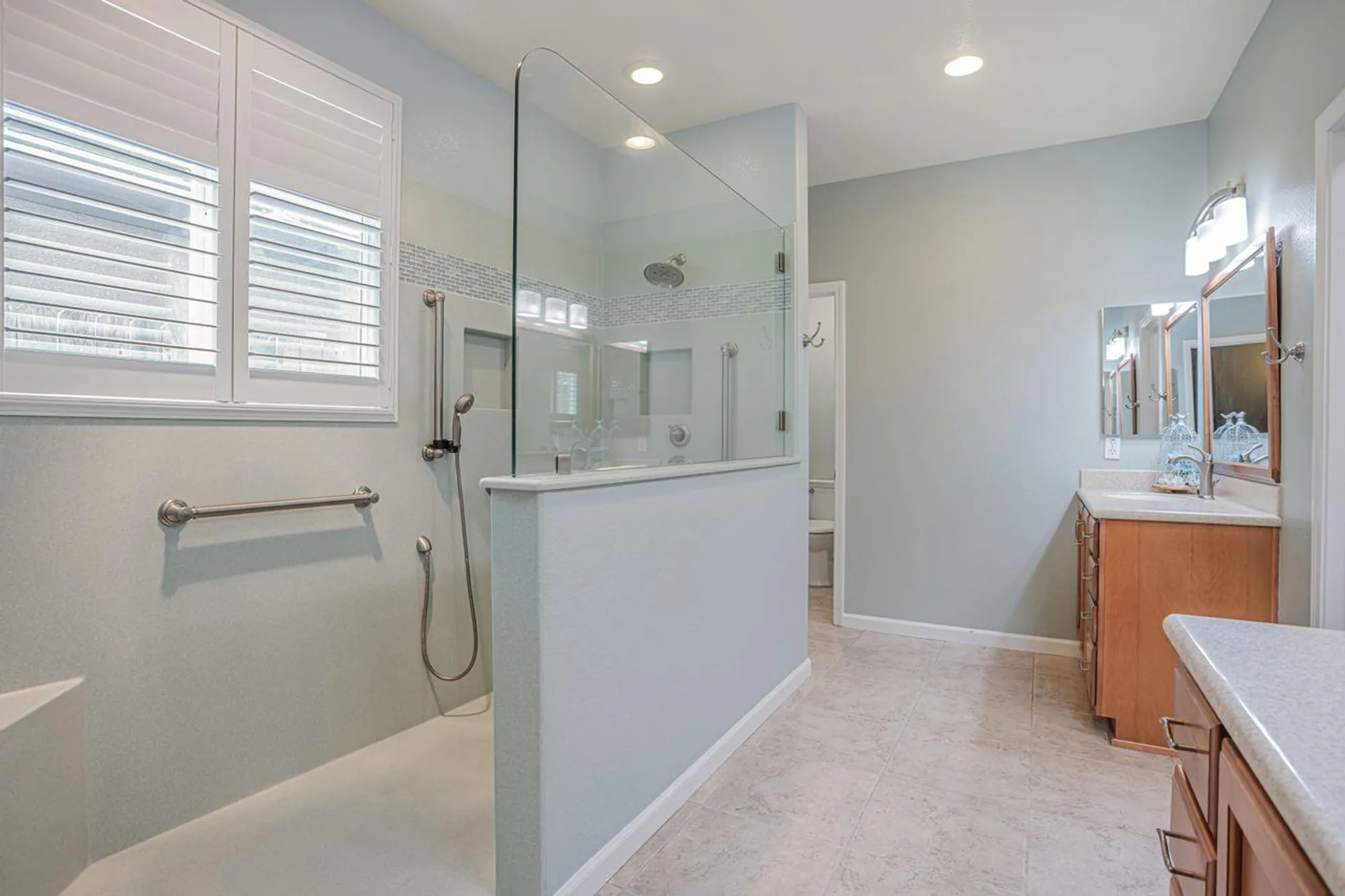 Property Slideshow image 12 of 37 | 7628 chatsworth cir, Elk Grove, CA, 95757