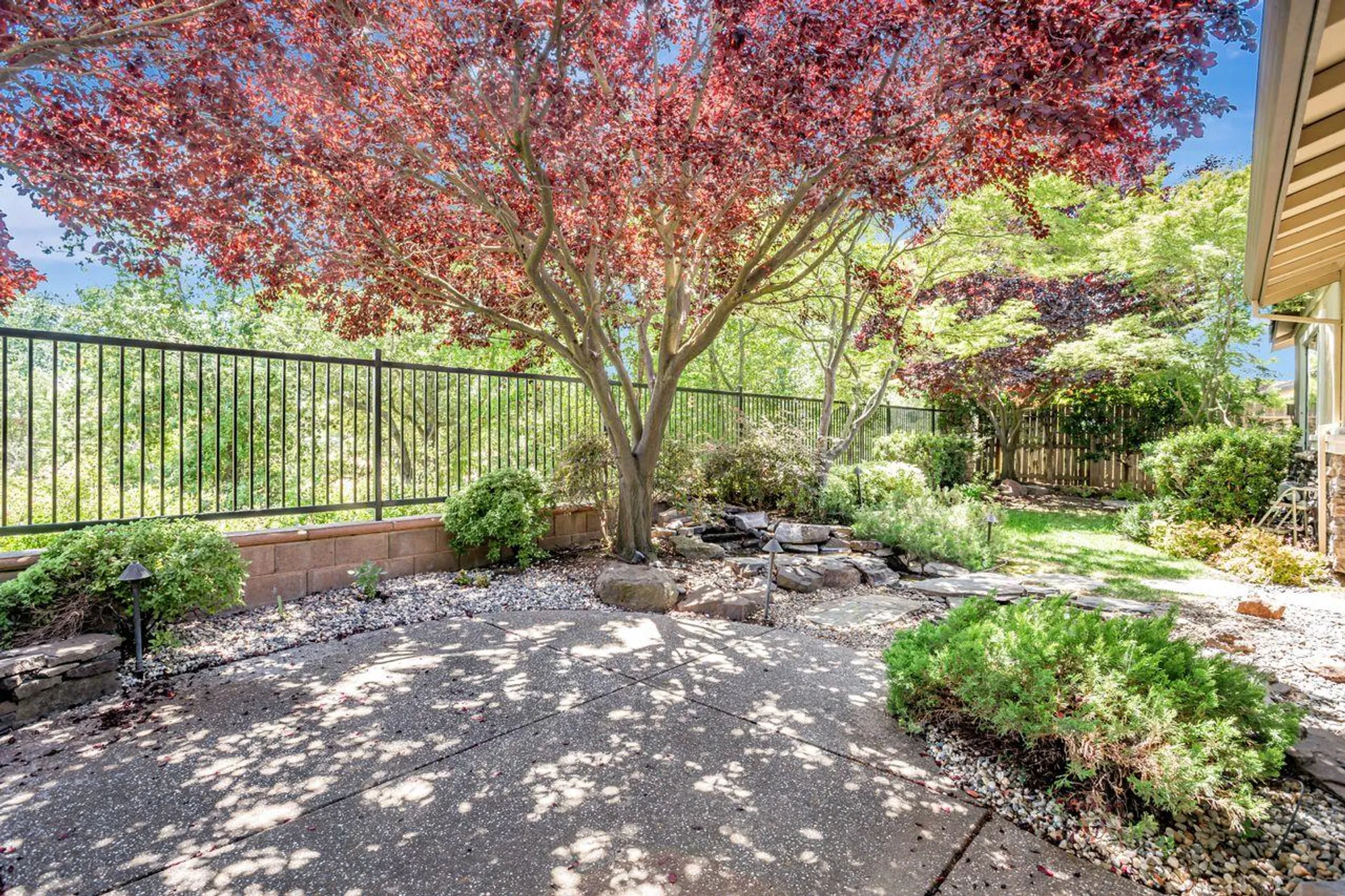 Property Slideshow image 30 of 37 | 7628 chatsworth cir, Elk Grove, CA, 95757