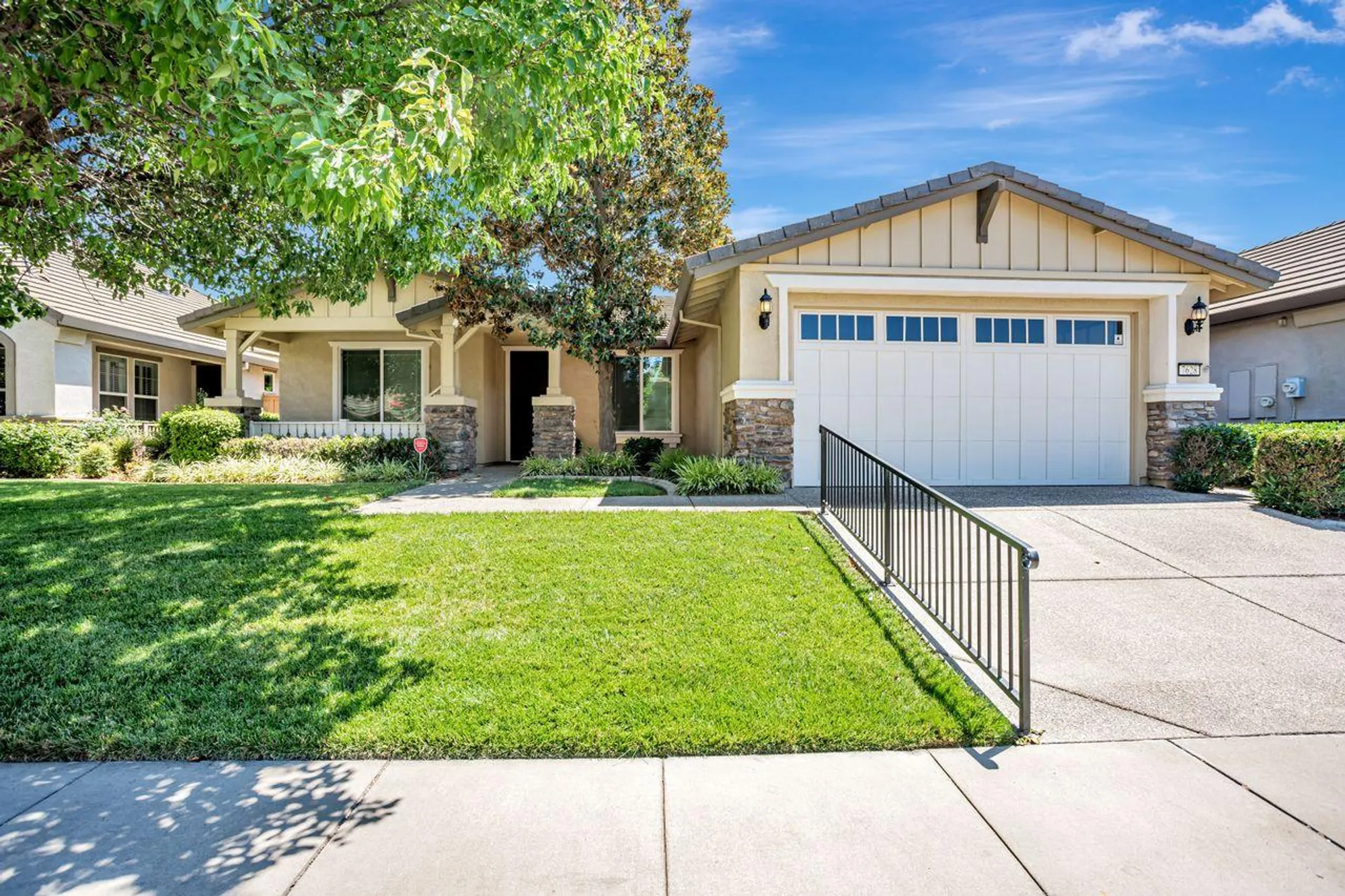 Property Slideshow image 1 of 37 | 7628 chatsworth cir, Elk Grove, CA, 95757
