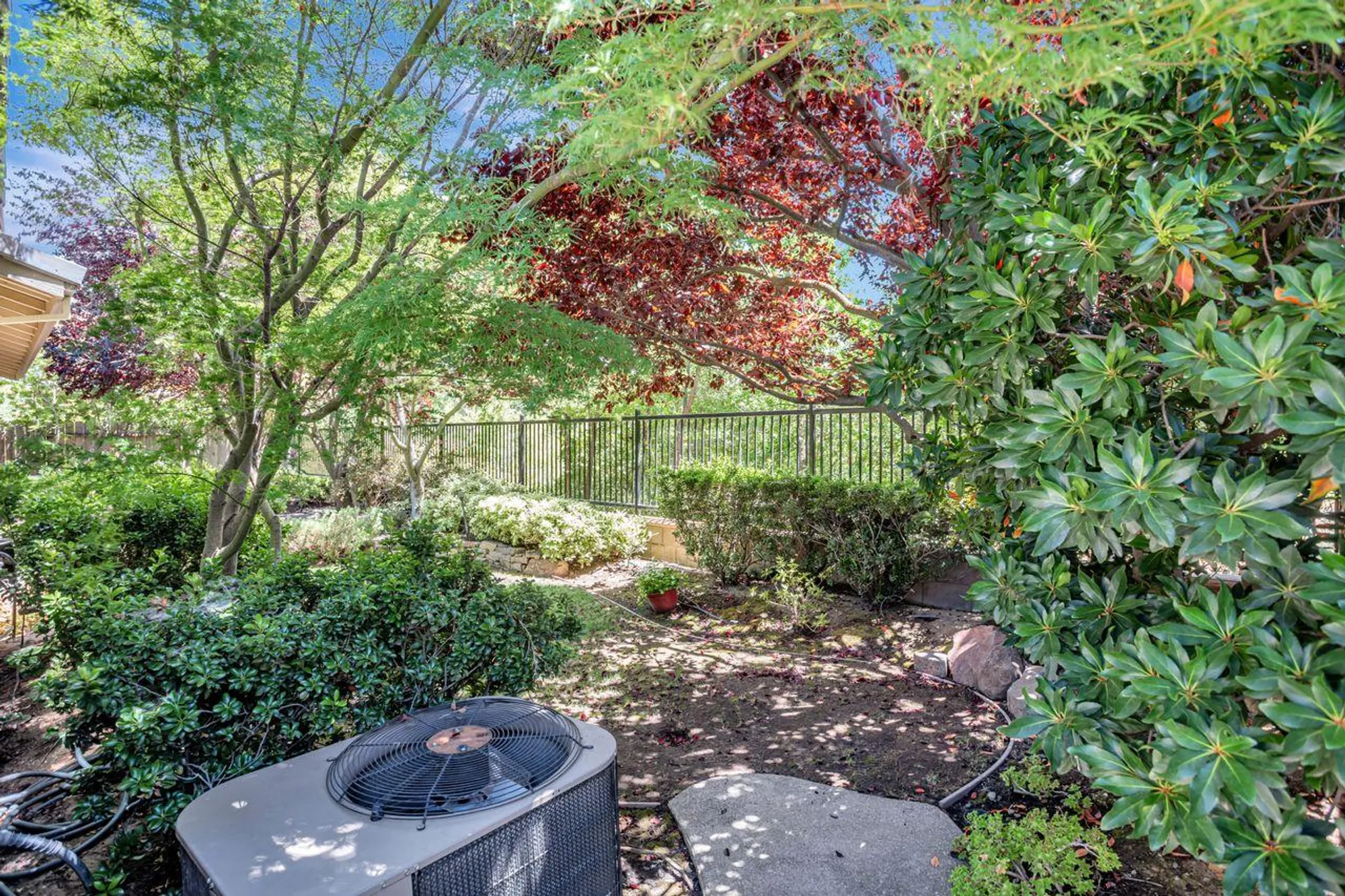 Property Slideshow image 29 of 37 | 7628 chatsworth cir, Elk Grove, CA, 95757