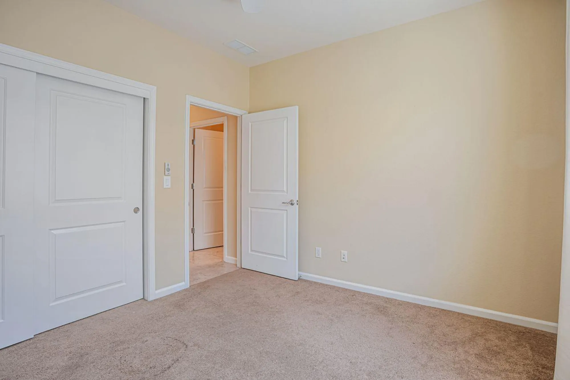 Property Slideshow image 21 of 37 | 7628 chatsworth cir, Elk Grove, CA, 95757