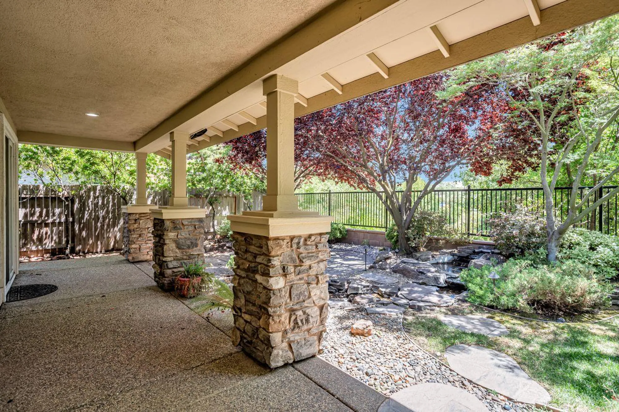 Property Slideshow image 26 of 37 | 7628 chatsworth cir, Elk Grove, CA, 95757