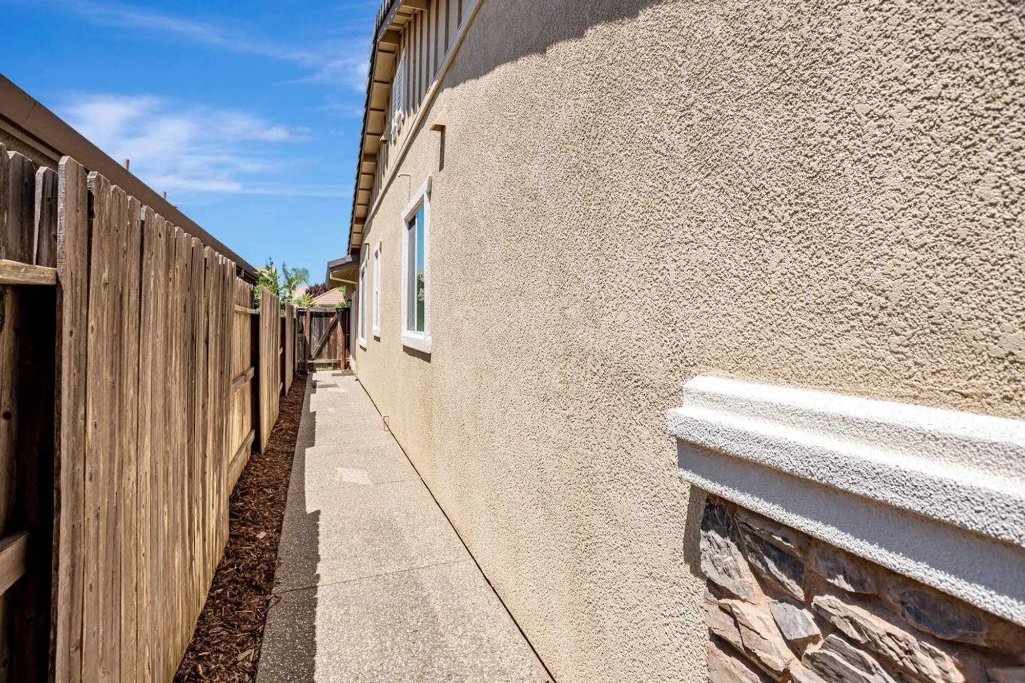 Property Slideshow image 33 of 37 | 7628 chatsworth cir, Elk Grove, CA, 95757