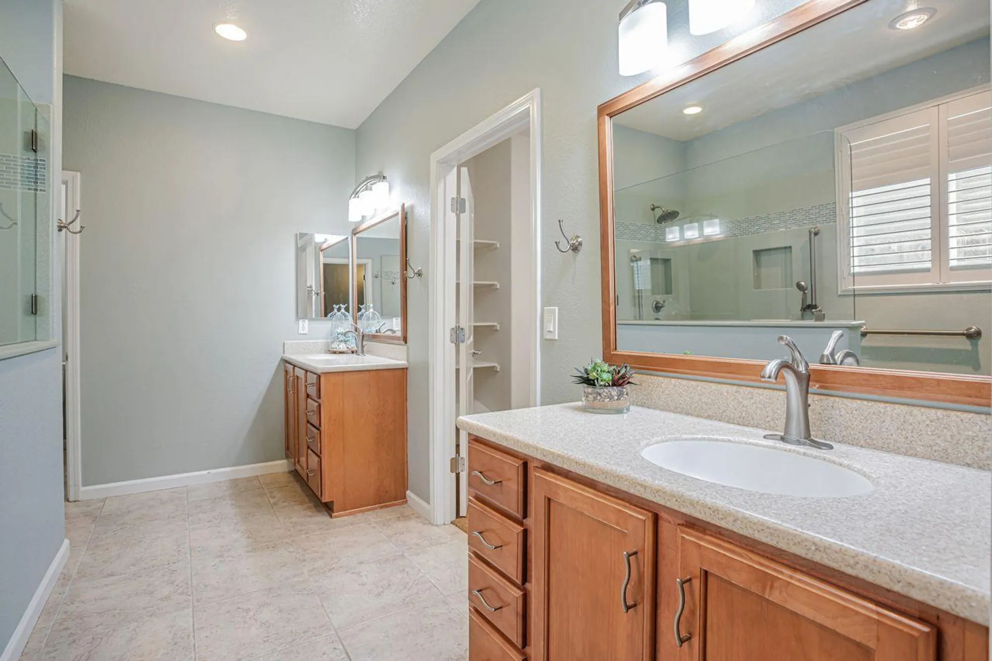 Property Slideshow image 14 of 37 | 7628 chatsworth cir, Elk Grove, CA, 95757