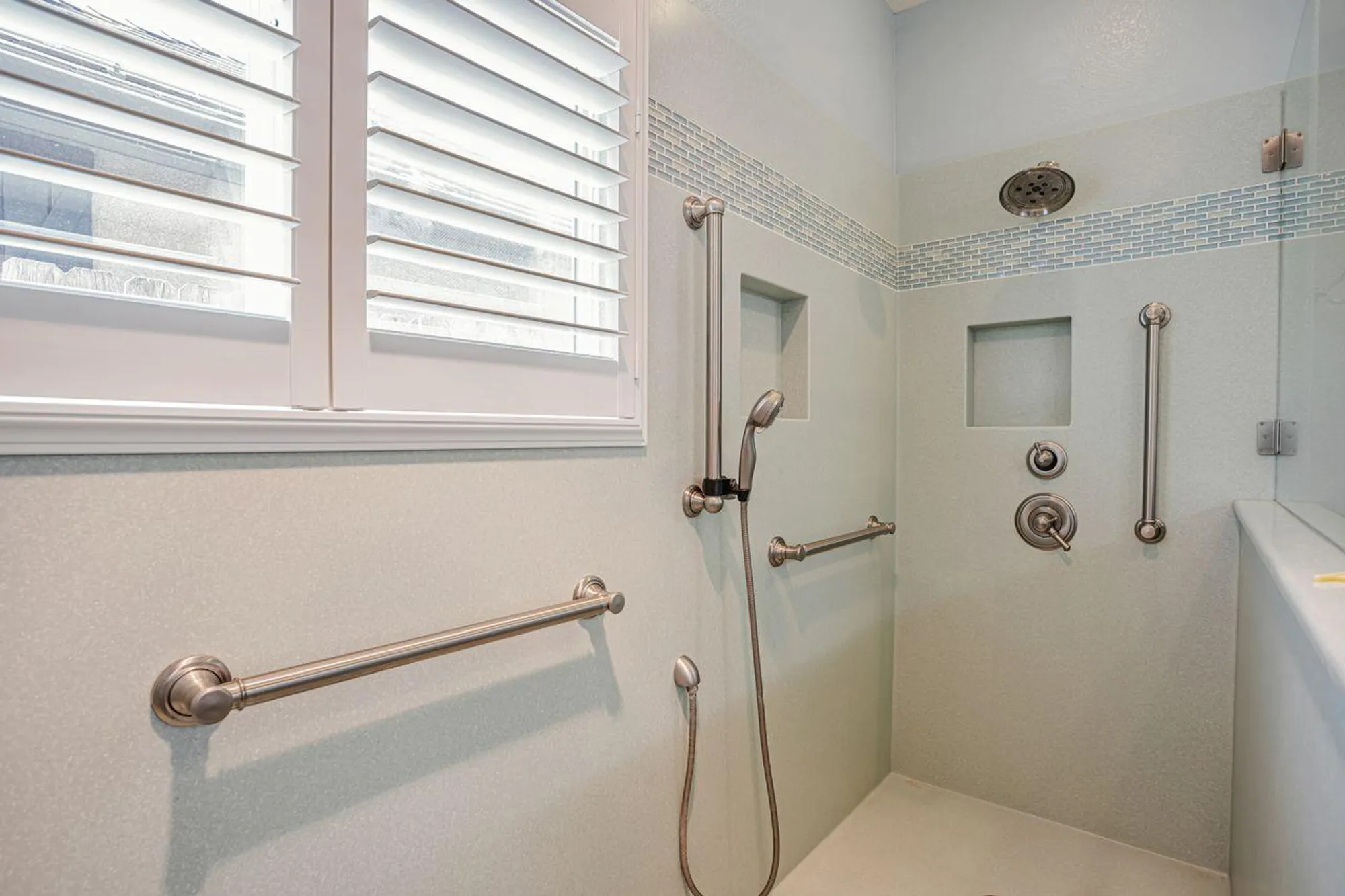 Property Slideshow image 13 of 37 | 7628 chatsworth cir, Elk Grove, CA, 95757