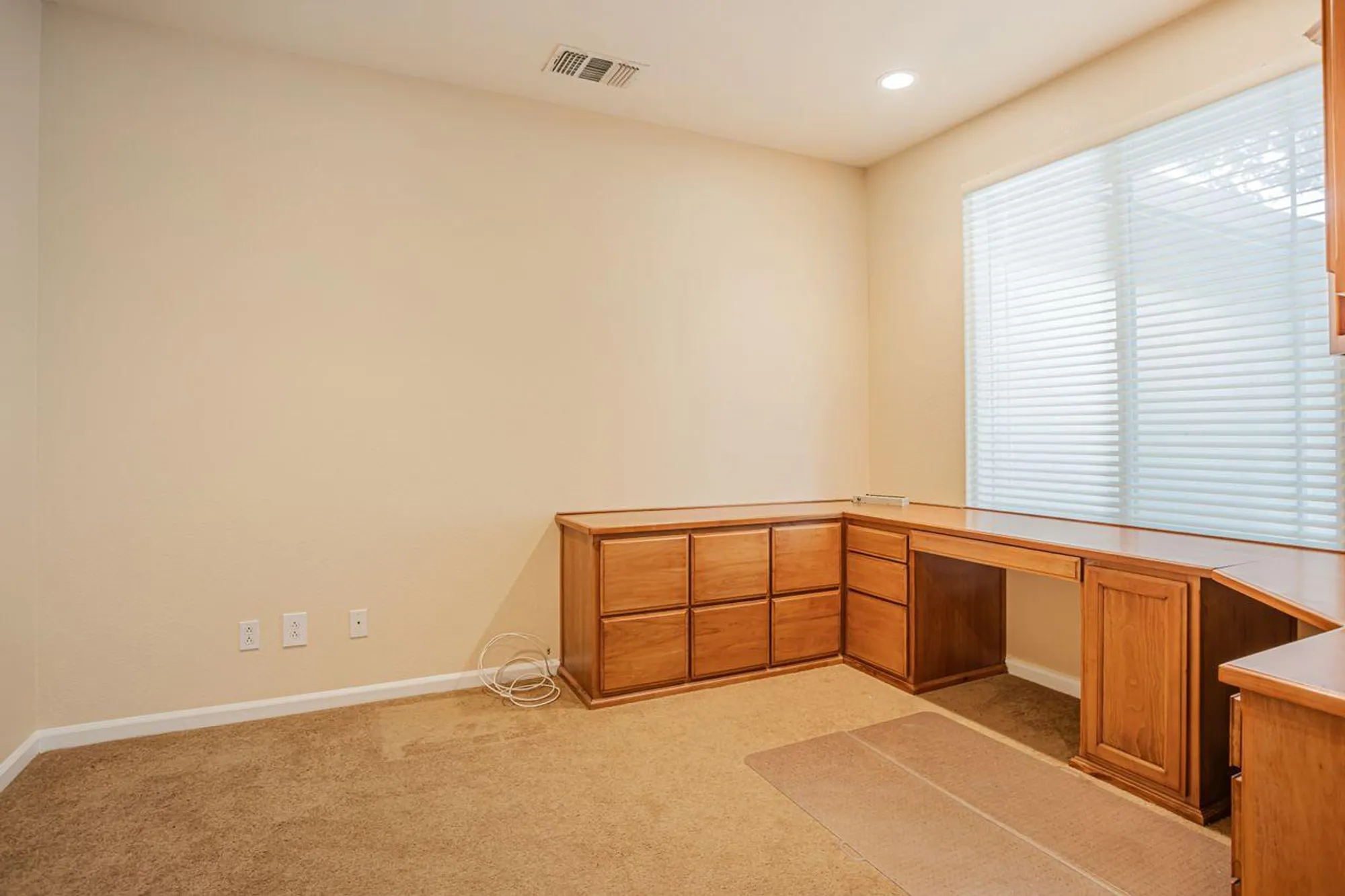 Property Slideshow image 18 of 37 | 7628 chatsworth cir, Elk Grove, CA, 95757