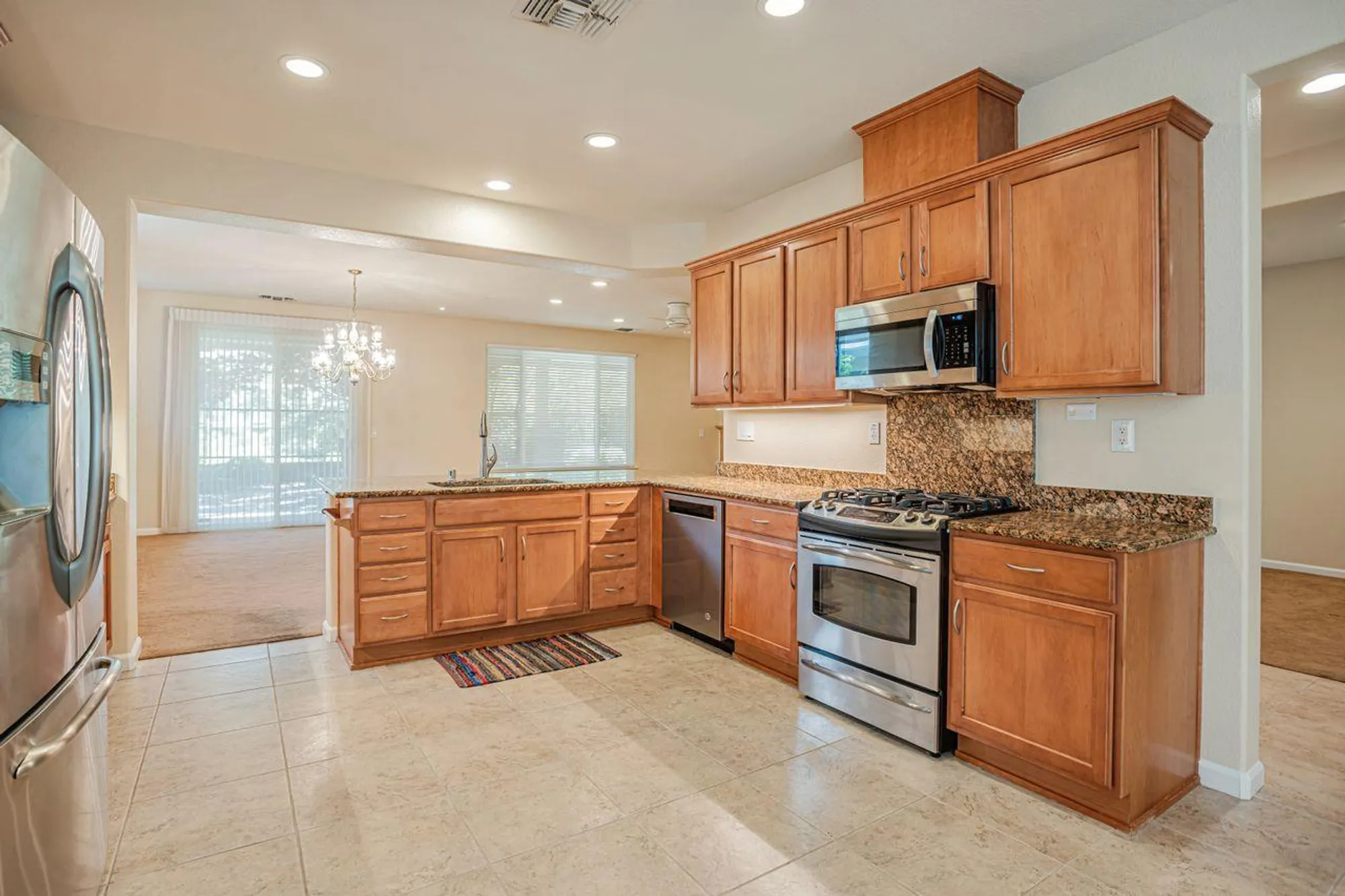 Property Slideshow image 9 of 37 | 7628 chatsworth cir, Elk Grove, CA, 95757