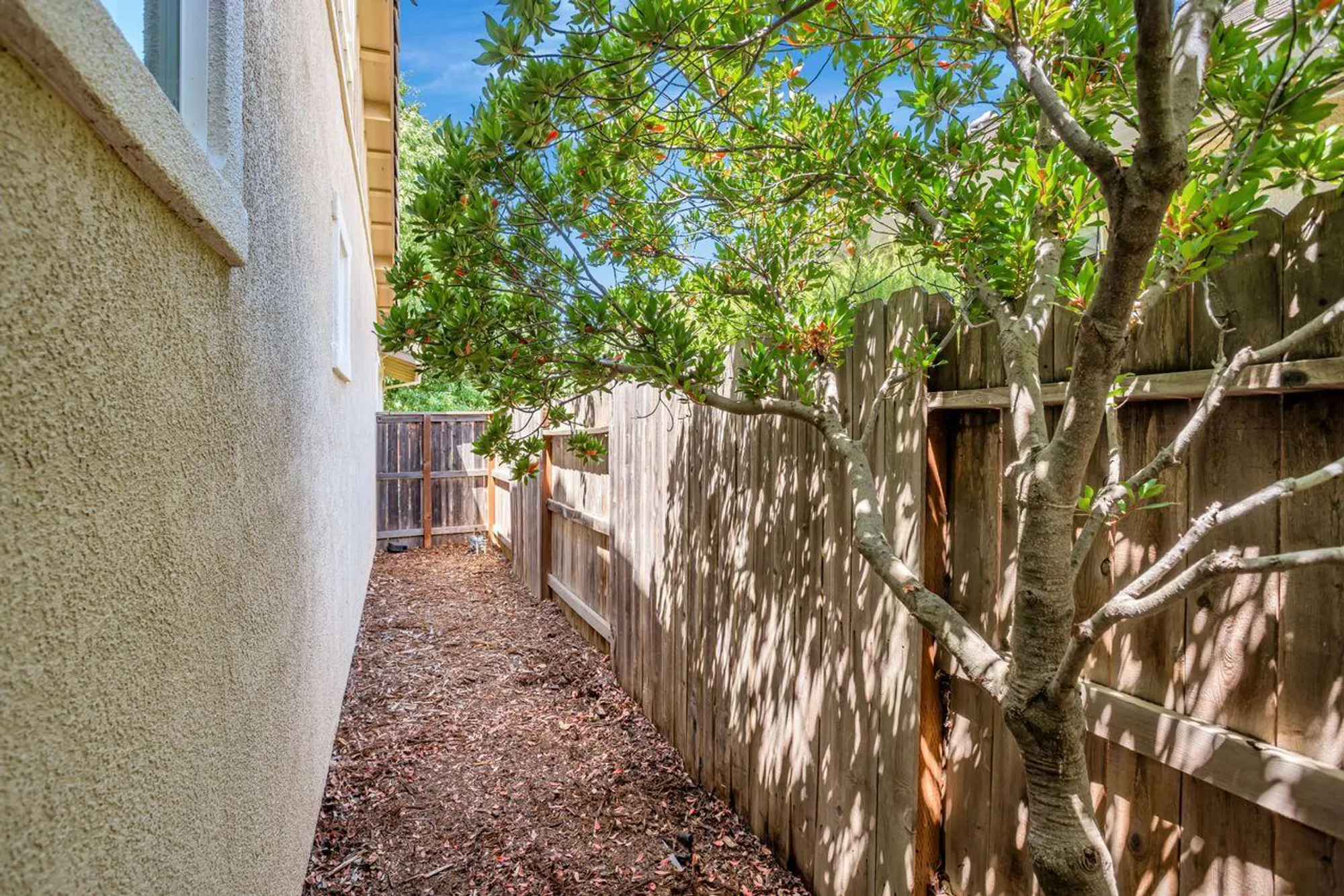 Property Slideshow image 32 of 37 | 7628 chatsworth cir, Elk Grove, CA, 95757