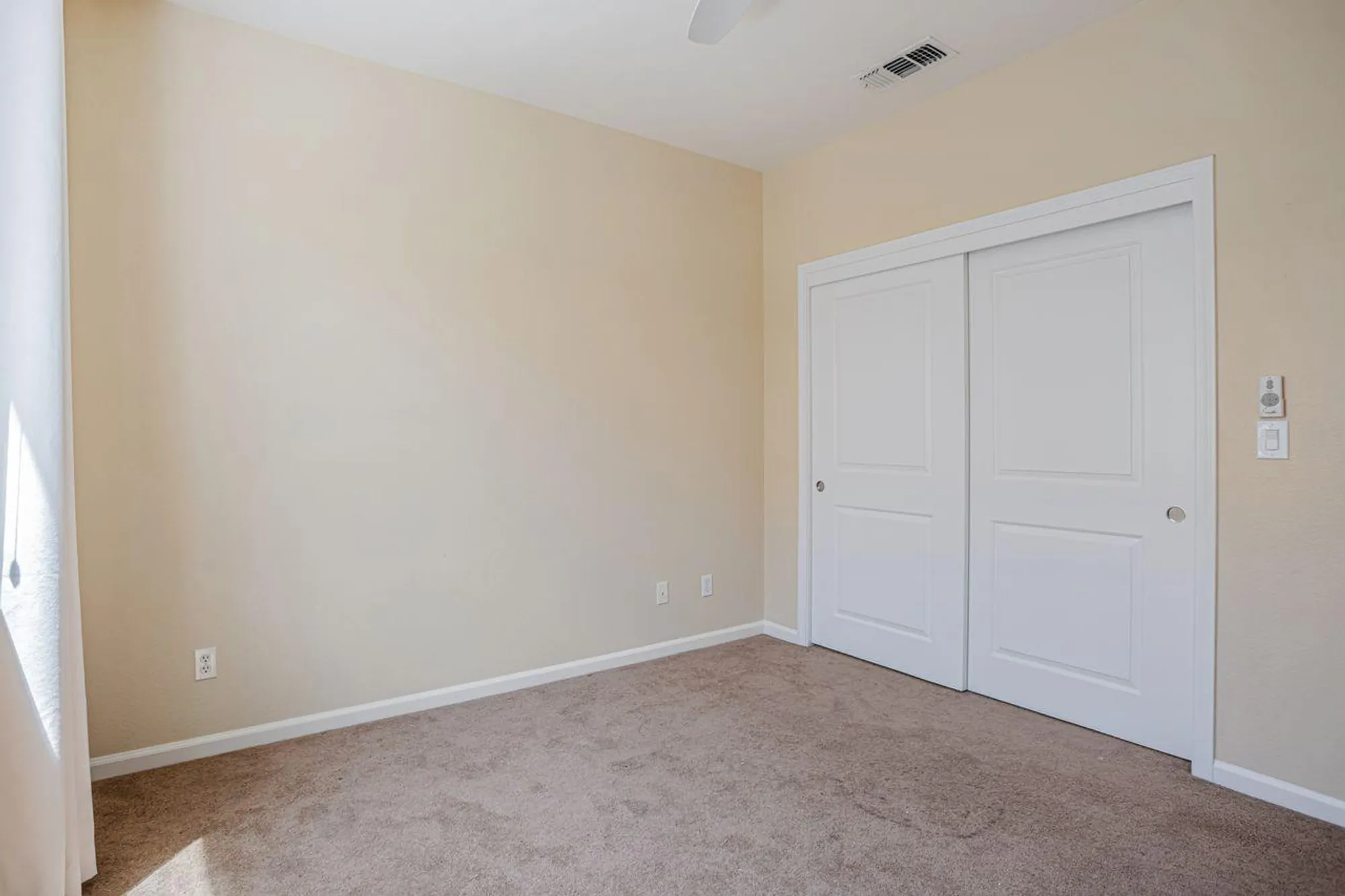 Property Slideshow image 20 of 37 | 7628 chatsworth cir, Elk Grove, CA, 95757