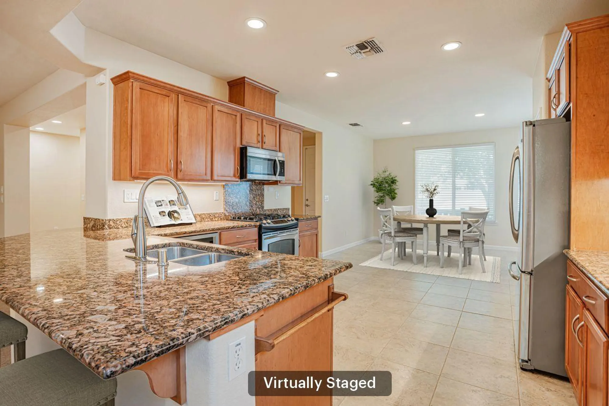 Property Slideshow image 6 of 37 | 7628 chatsworth cir, Elk Grove, CA, 95757