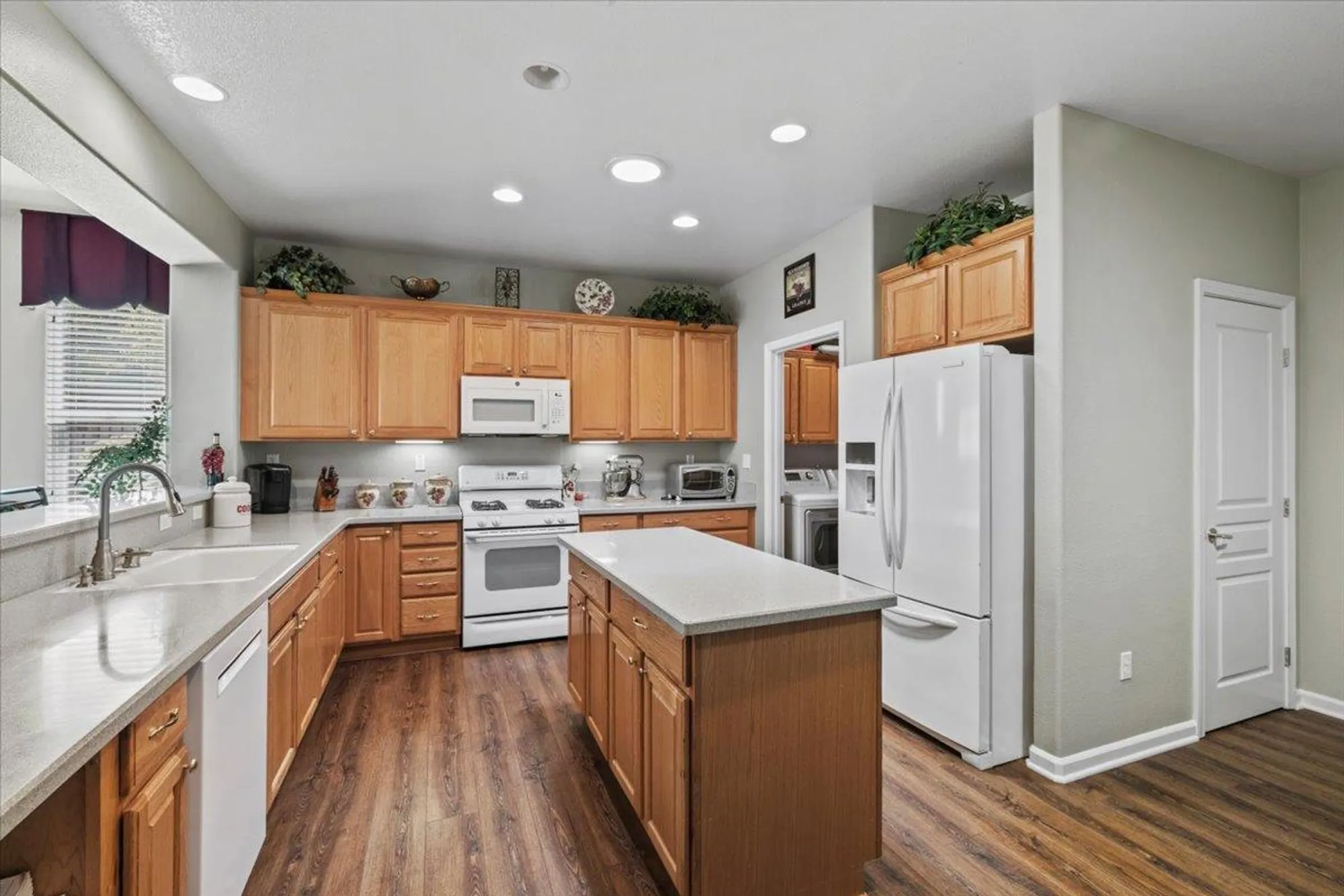 Property Slideshow image 17 of 49 | 2502 walden view ln, Lincoln, CA, 95648