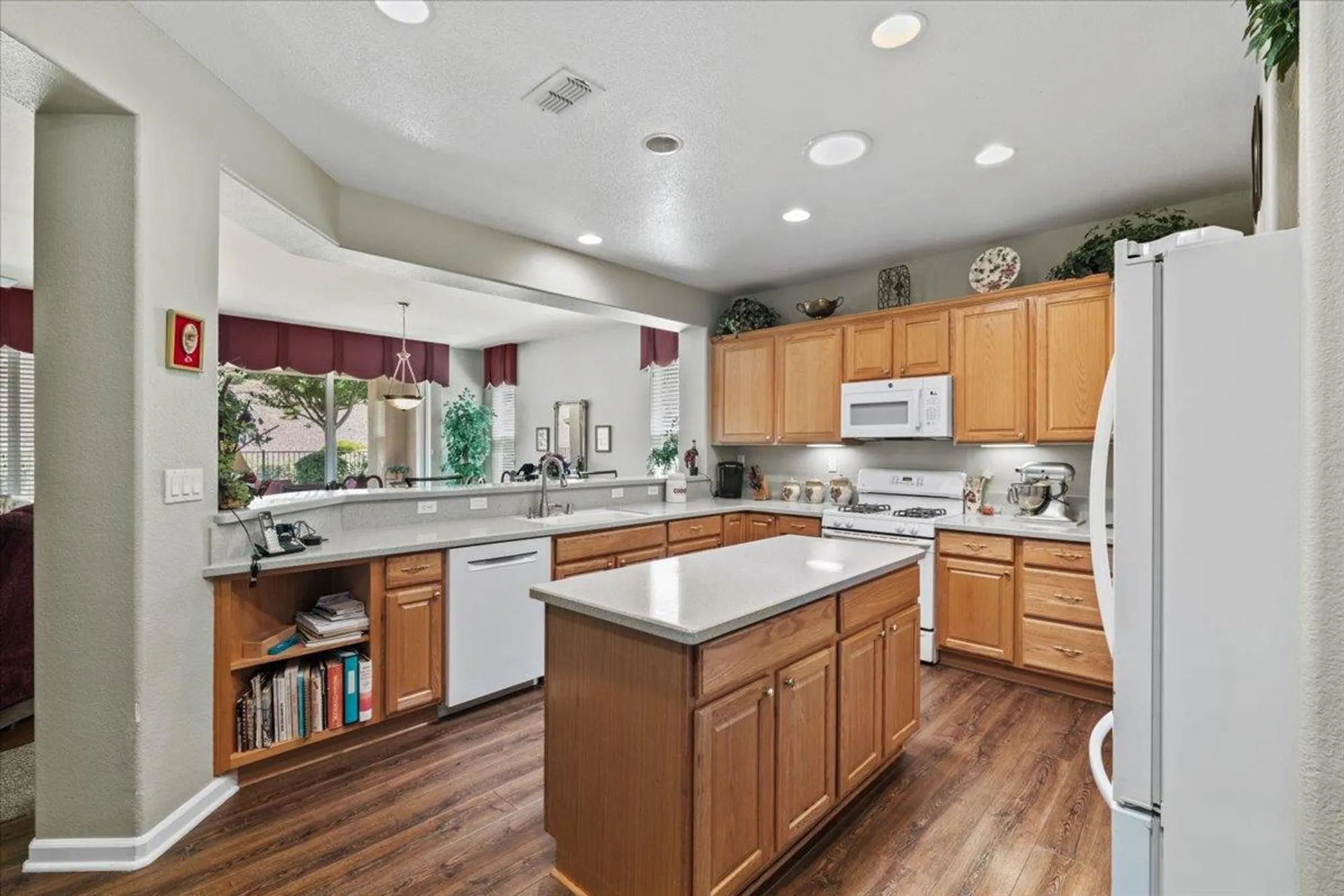 Property Slideshow image 19 of 49 | 2502 walden view ln, Lincoln, CA, 95648