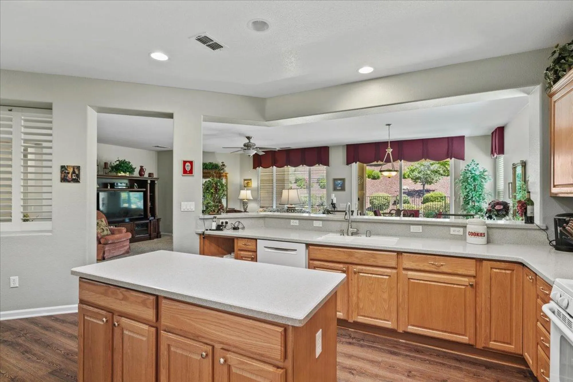 Property Slideshow image 25 of 49 | 2502 walden view ln, Lincoln, CA, 95648