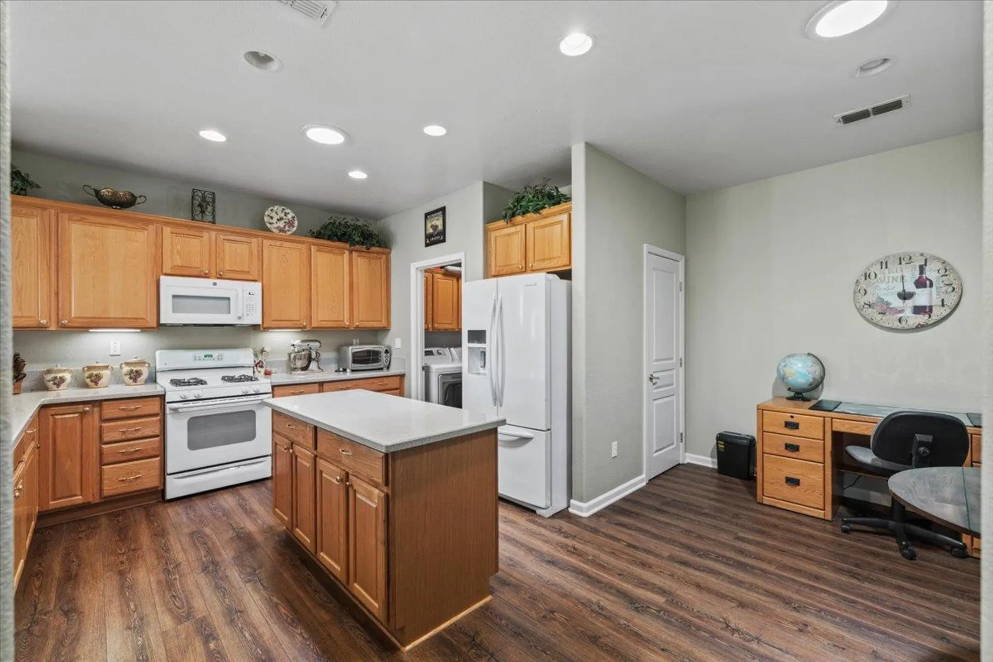 Property Slideshow image 18 of 49 | 2502 walden view ln, Lincoln, CA, 95648