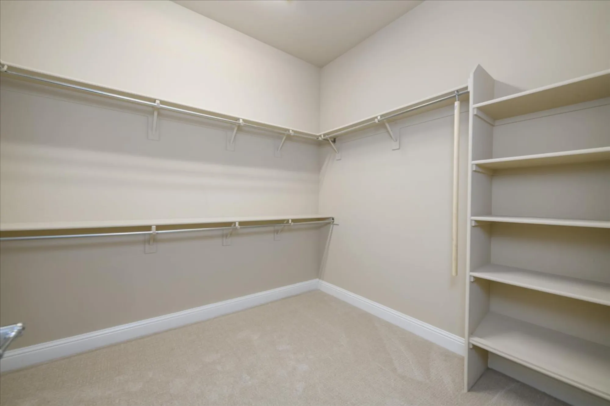 Property Slideshow image 20 of 36 | 2112 leighham dr, Roseville, CA, 95747