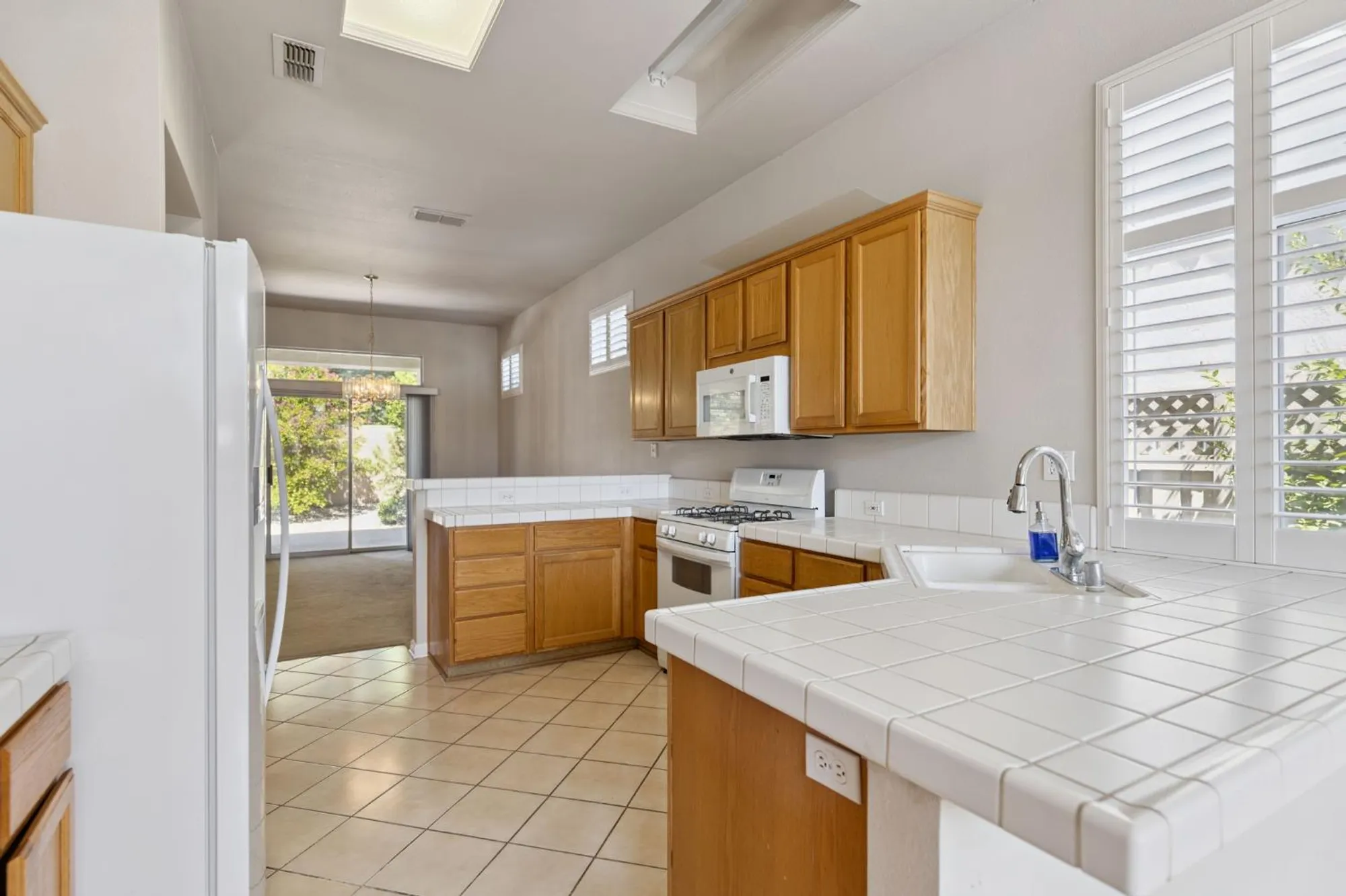 Property Slideshow image 11 of 40 | 4032 enchanted cir, Roseville, CA, 95747
