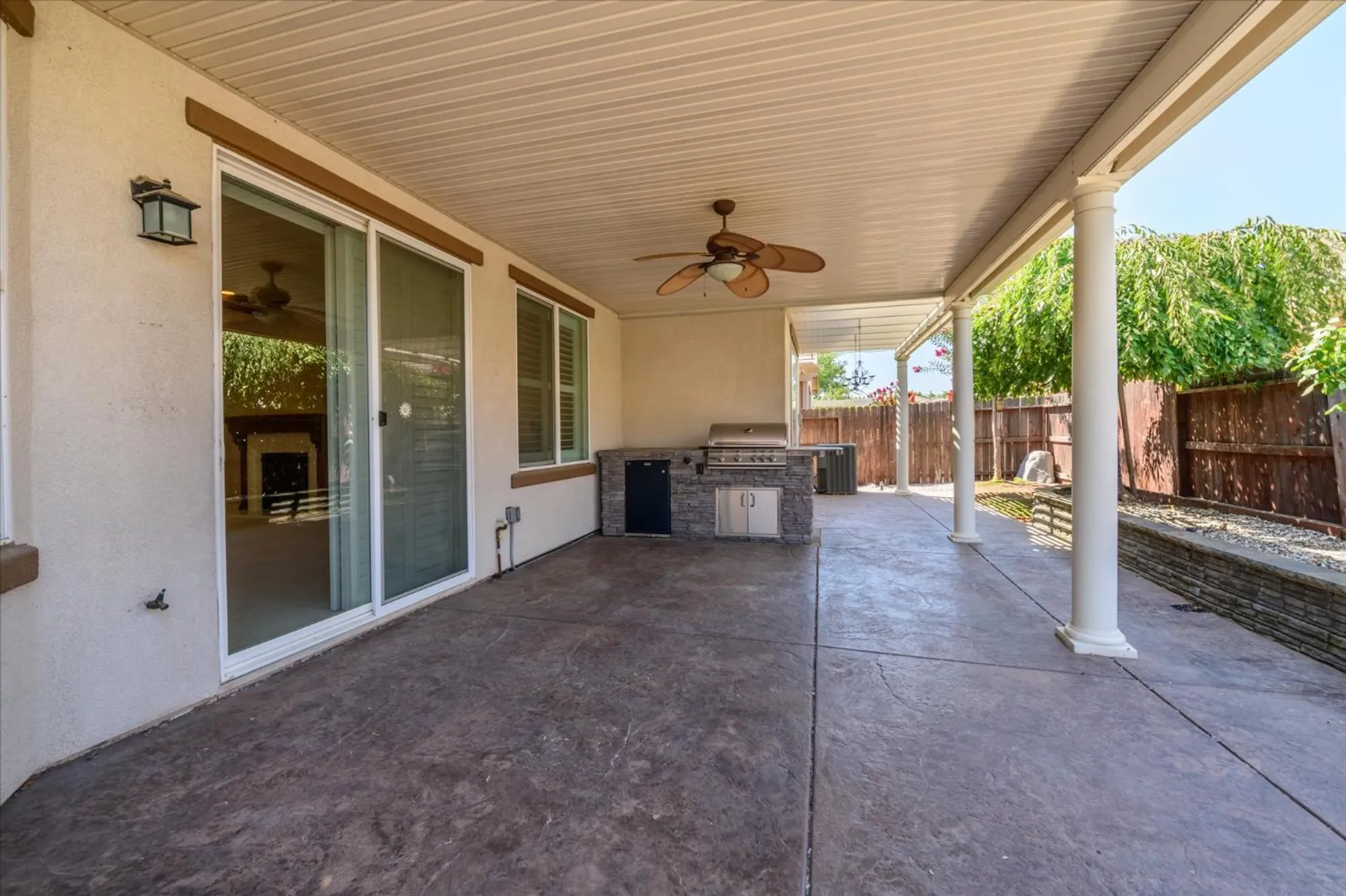 Property Slideshow image 25 of 36 | 2112 leighham dr, Roseville, CA, 95747