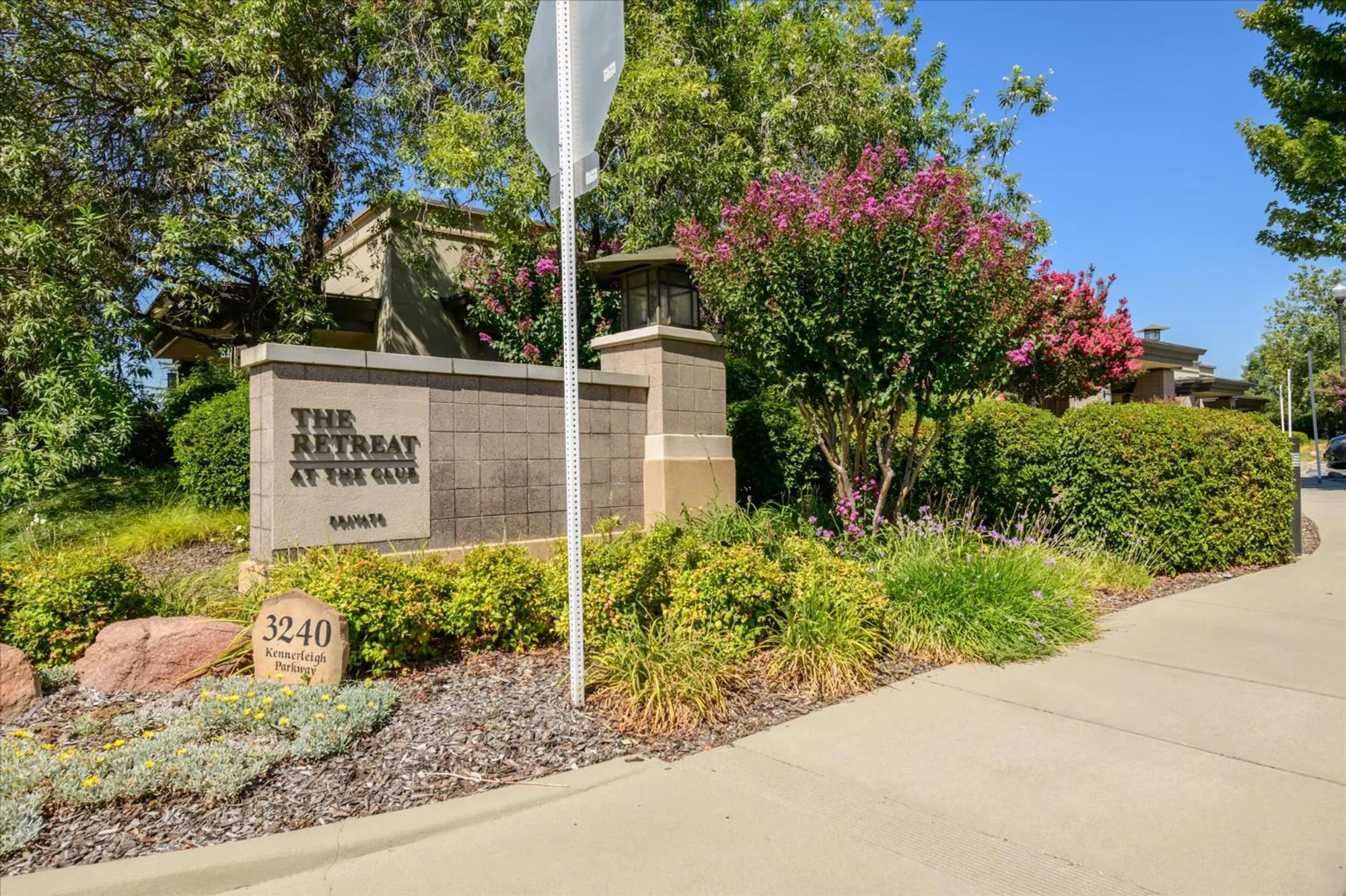 Property Slideshow image 30 of 36 | 2112 leighham dr, Roseville, CA, 95747