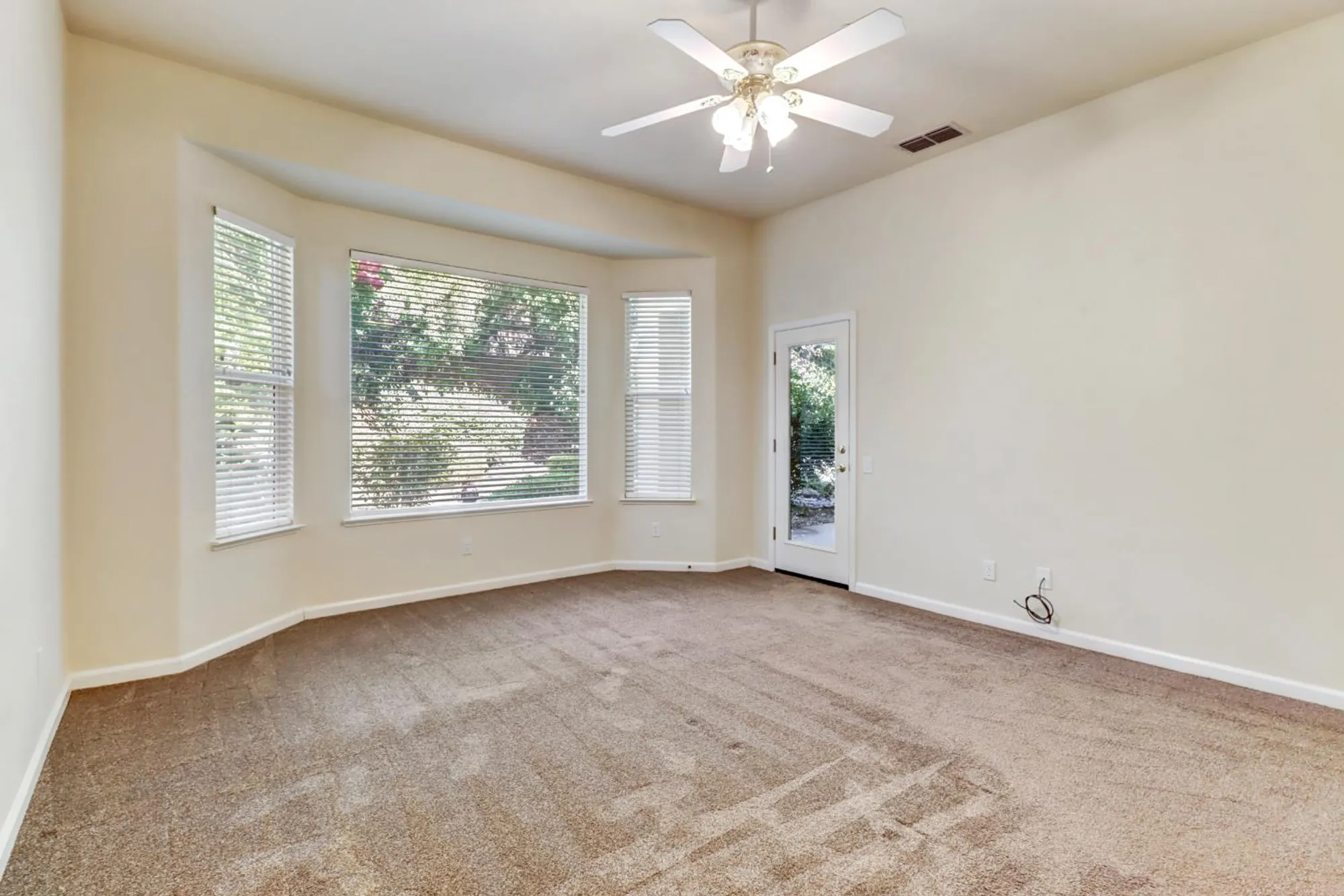 Property Slideshow image 11 of 25 | 3501 saberton ct, Rocklin, CA, 95765