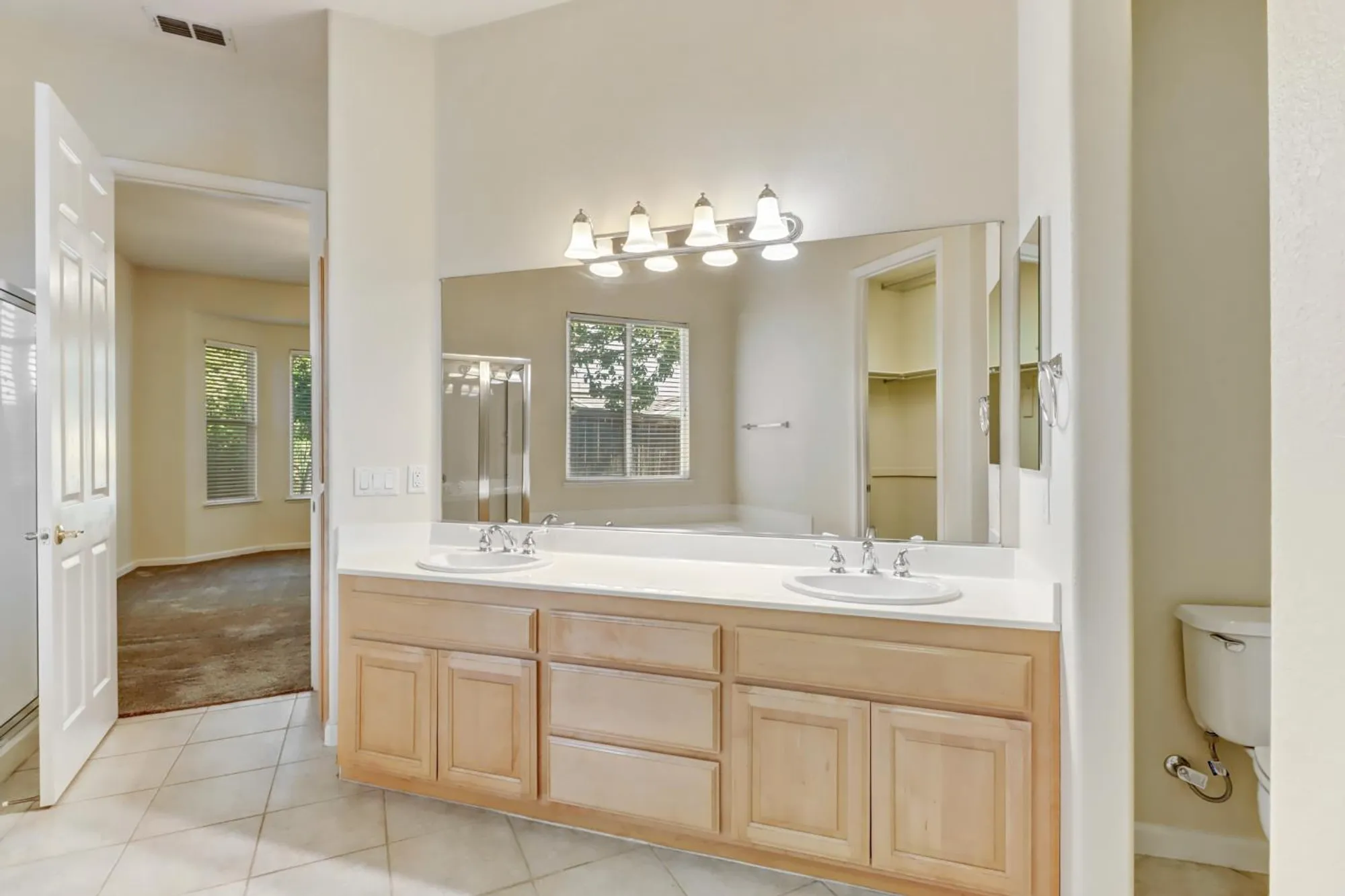 Property Slideshow image 13 of 25 | 3501 saberton ct, Rocklin, CA, 95765