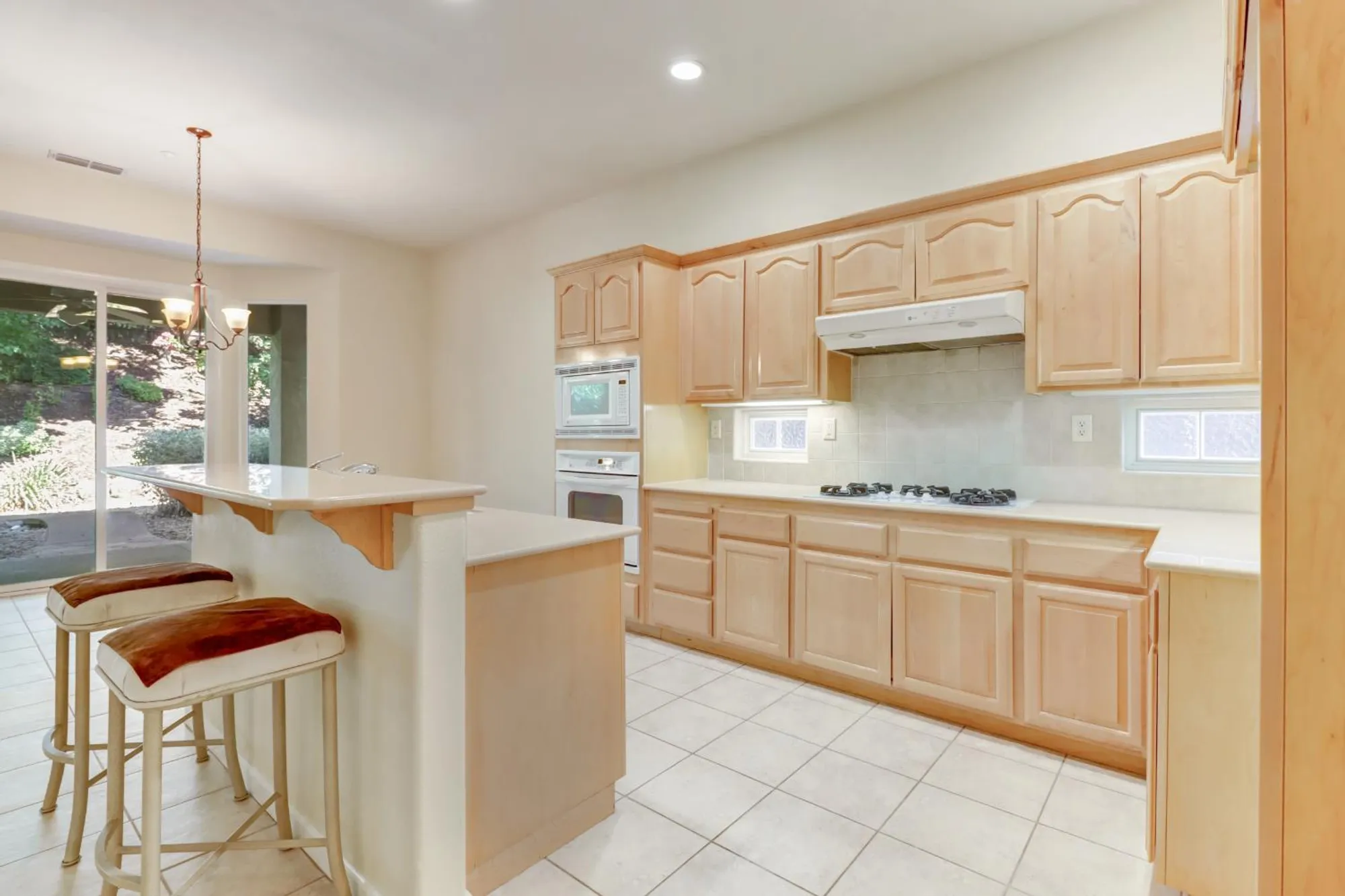 Property Slideshow image 9 of 25 | 3501 saberton ct, Rocklin, CA, 95765