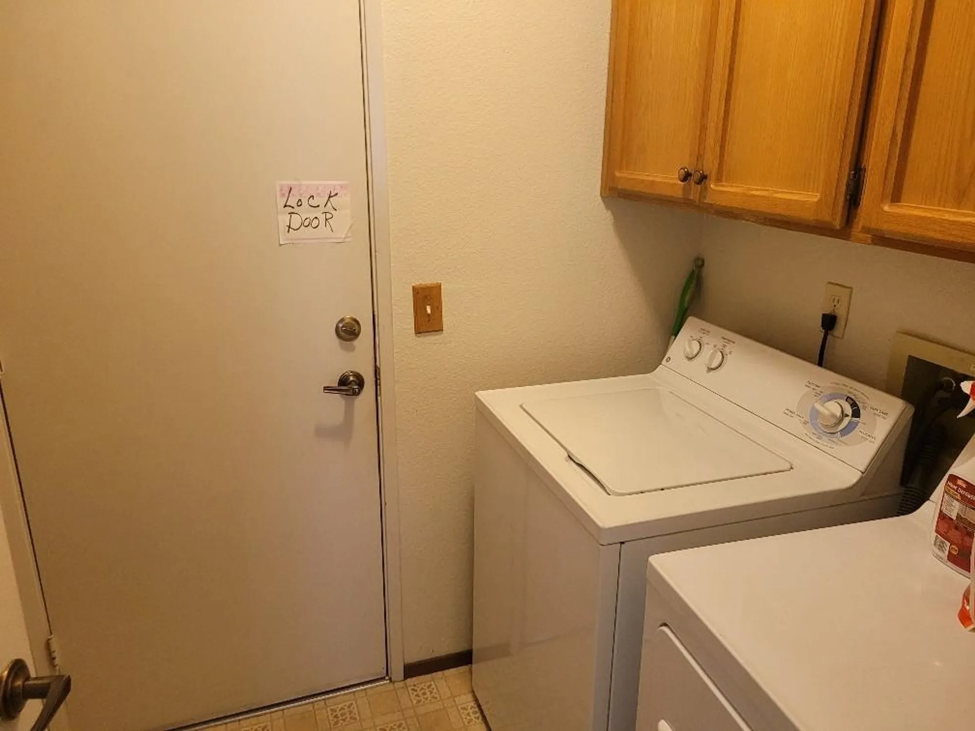 Property Slideshow image 17 of 31 | 7407 sunborough ln, Sacramento, CA, 95828