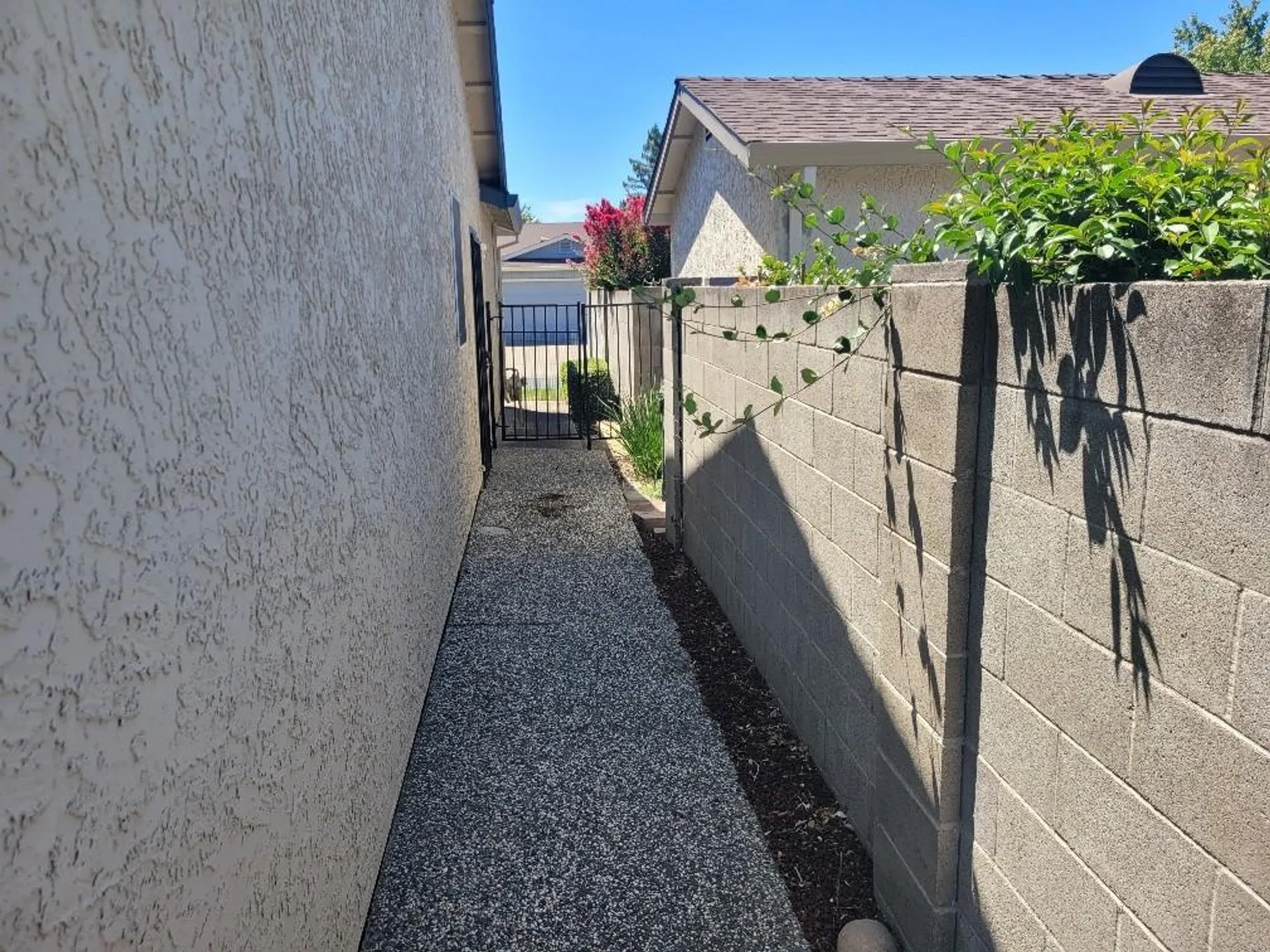 Property Slideshow image 25 of 31 | 7407 sunborough ln, Sacramento, CA, 95828