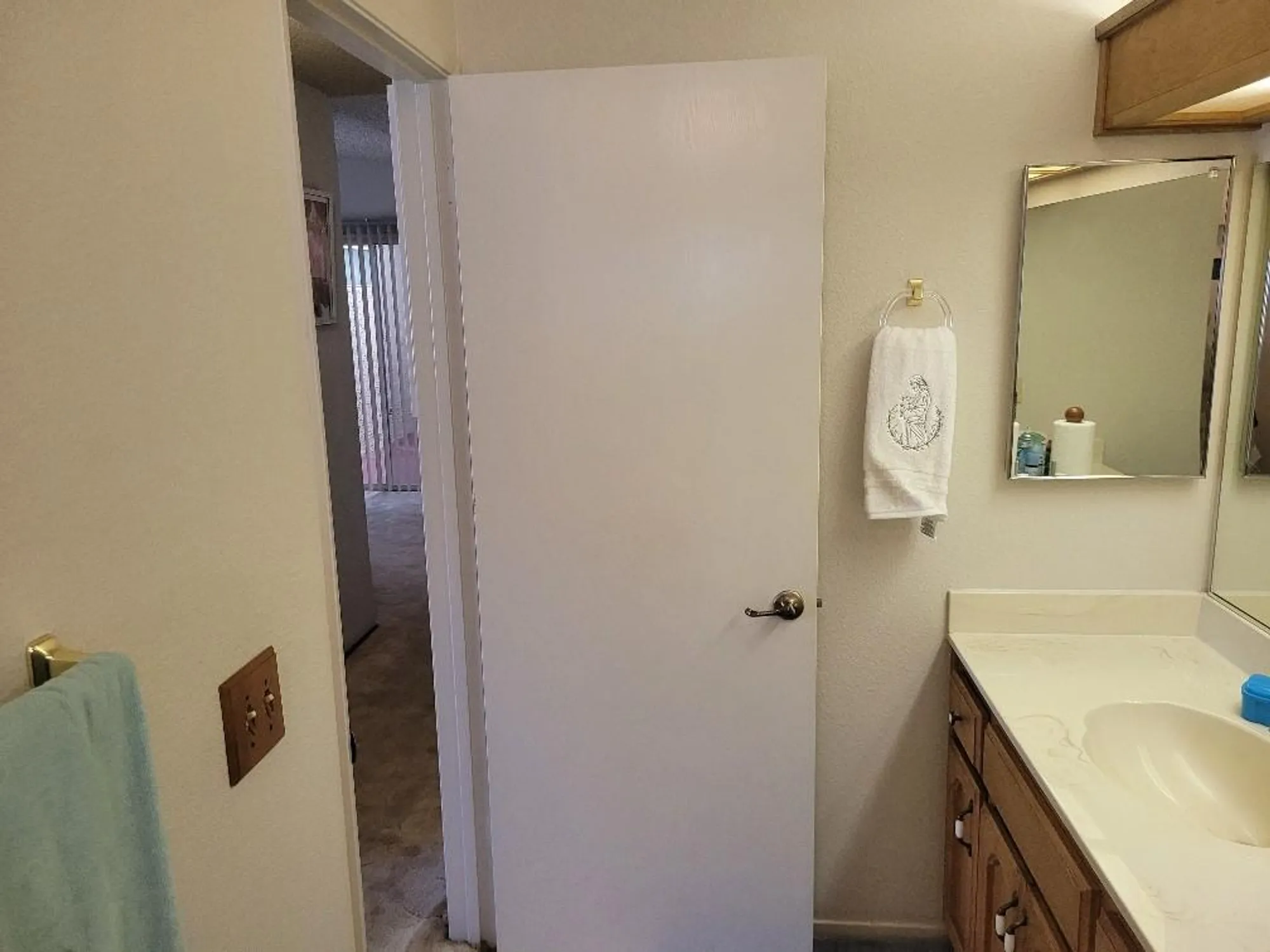 Property Slideshow image 22 of 31 | 7407 sunborough ln, Sacramento, CA, 95828