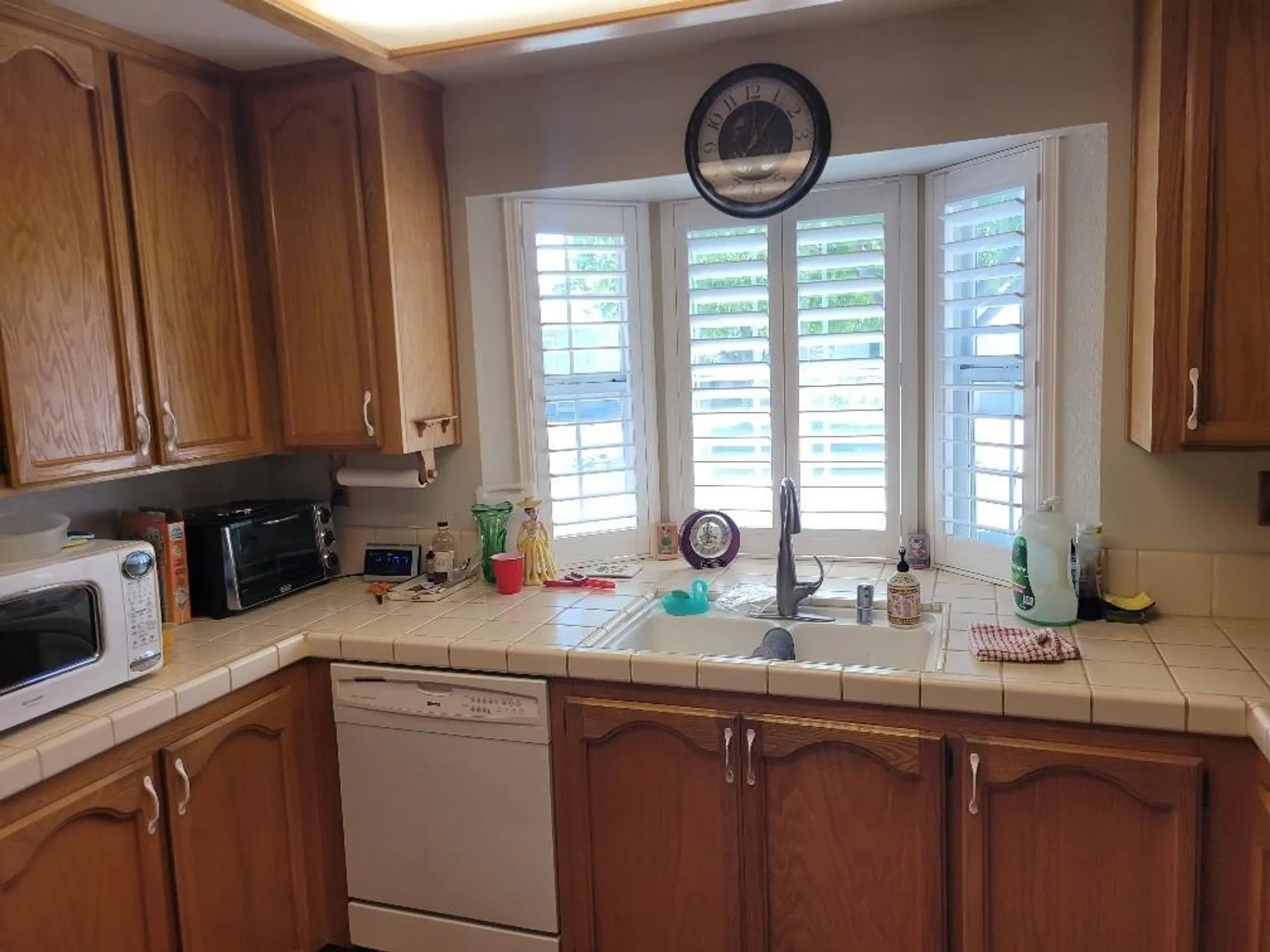 Property Slideshow image 8 of 31 | 7407 sunborough ln, Sacramento, CA, 95828